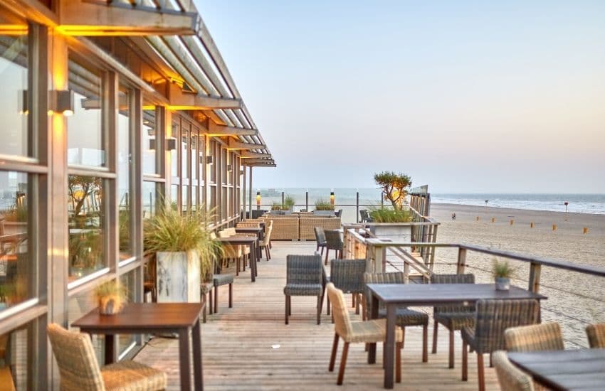 Terrasse d’un restaurant de plage