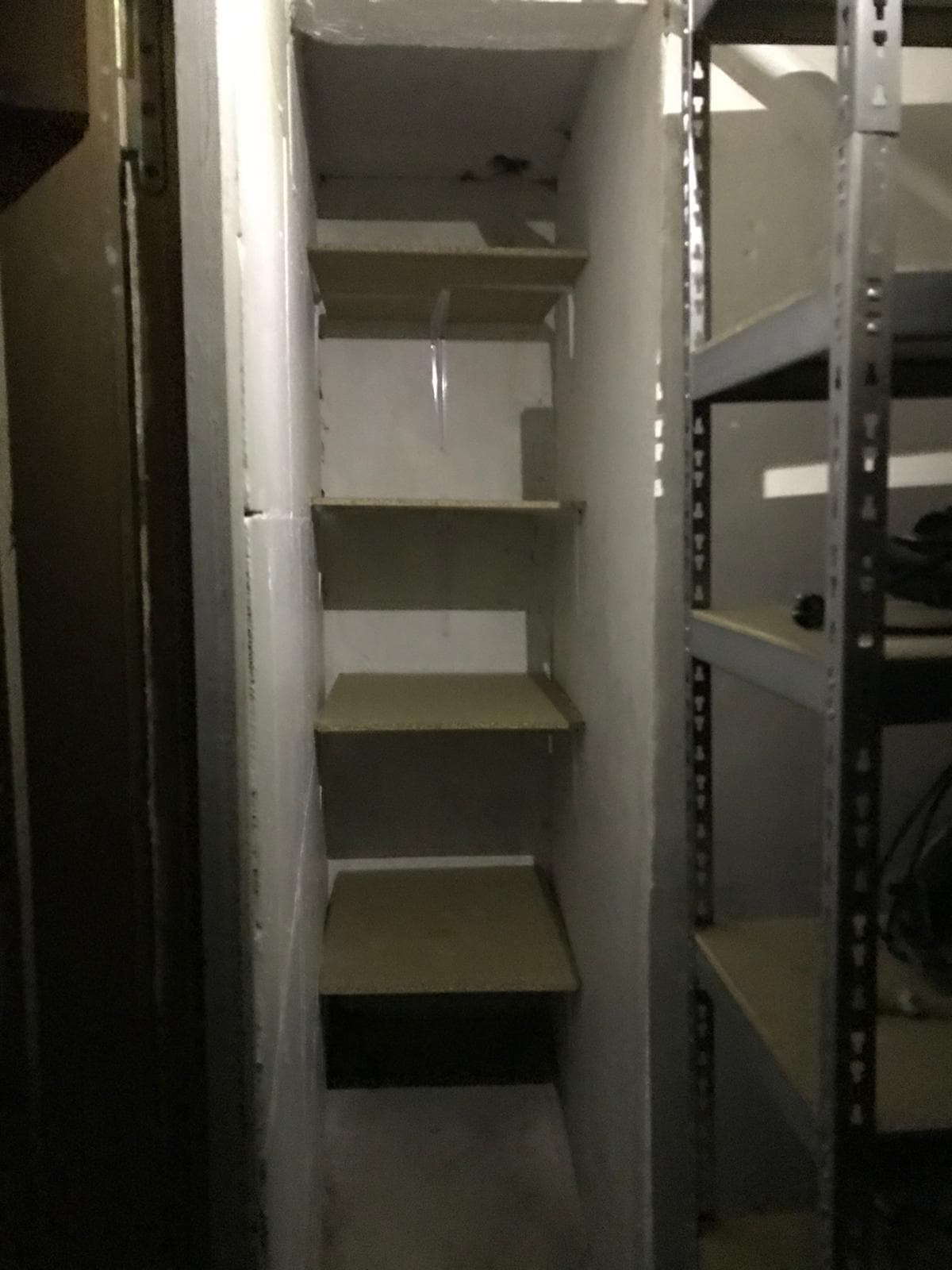 Cave neuve sur Paris à louer, une chambre en plus
