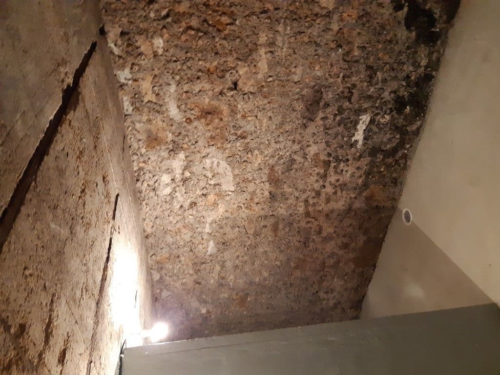 Cave Pereire Tocqueville 17ième sécurisée, sol refait
