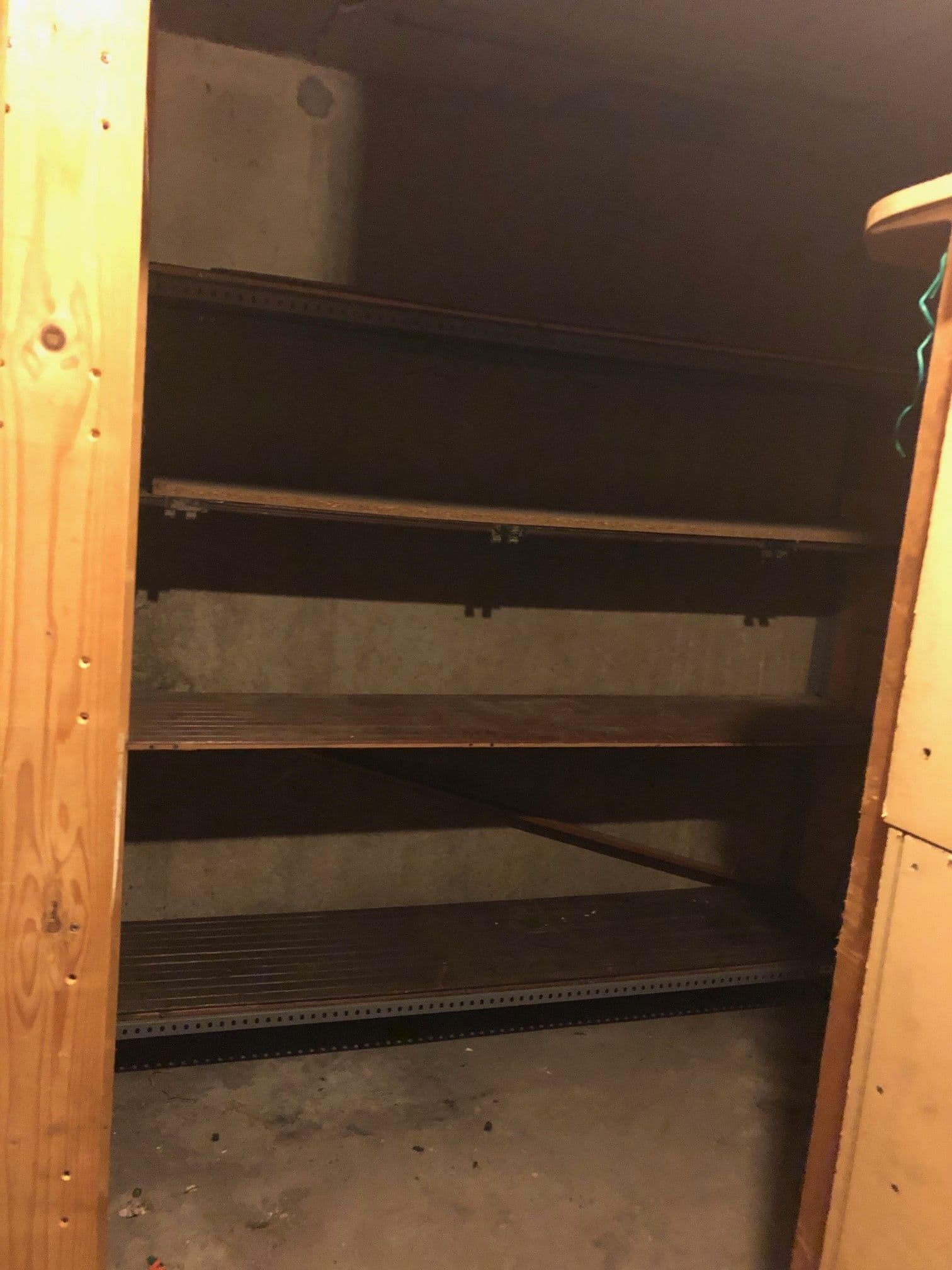 Cave rue Haxo Paris 75020 saine / sol béton / sécurisées