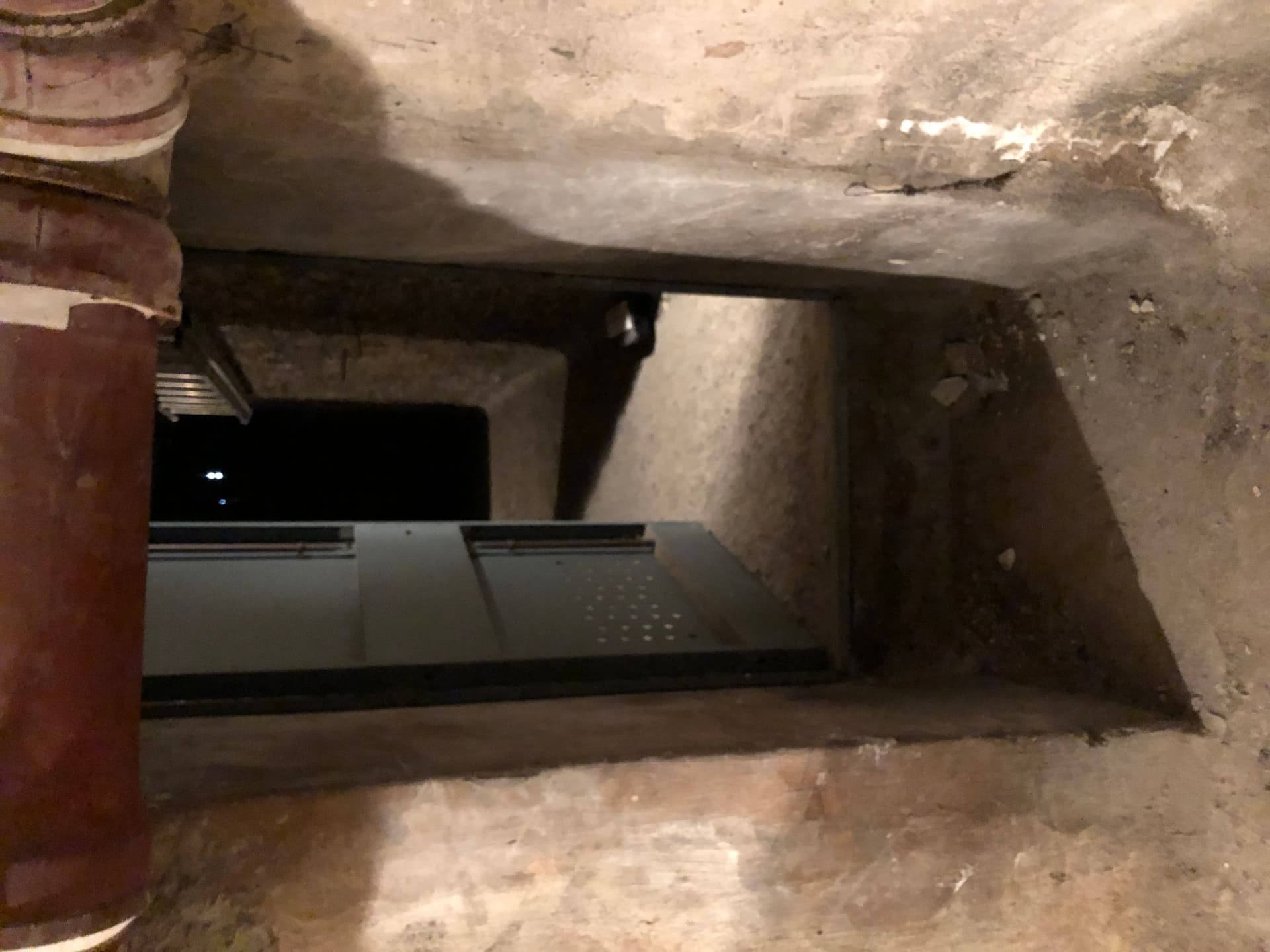 Cave 11 m2 saine avec électricité