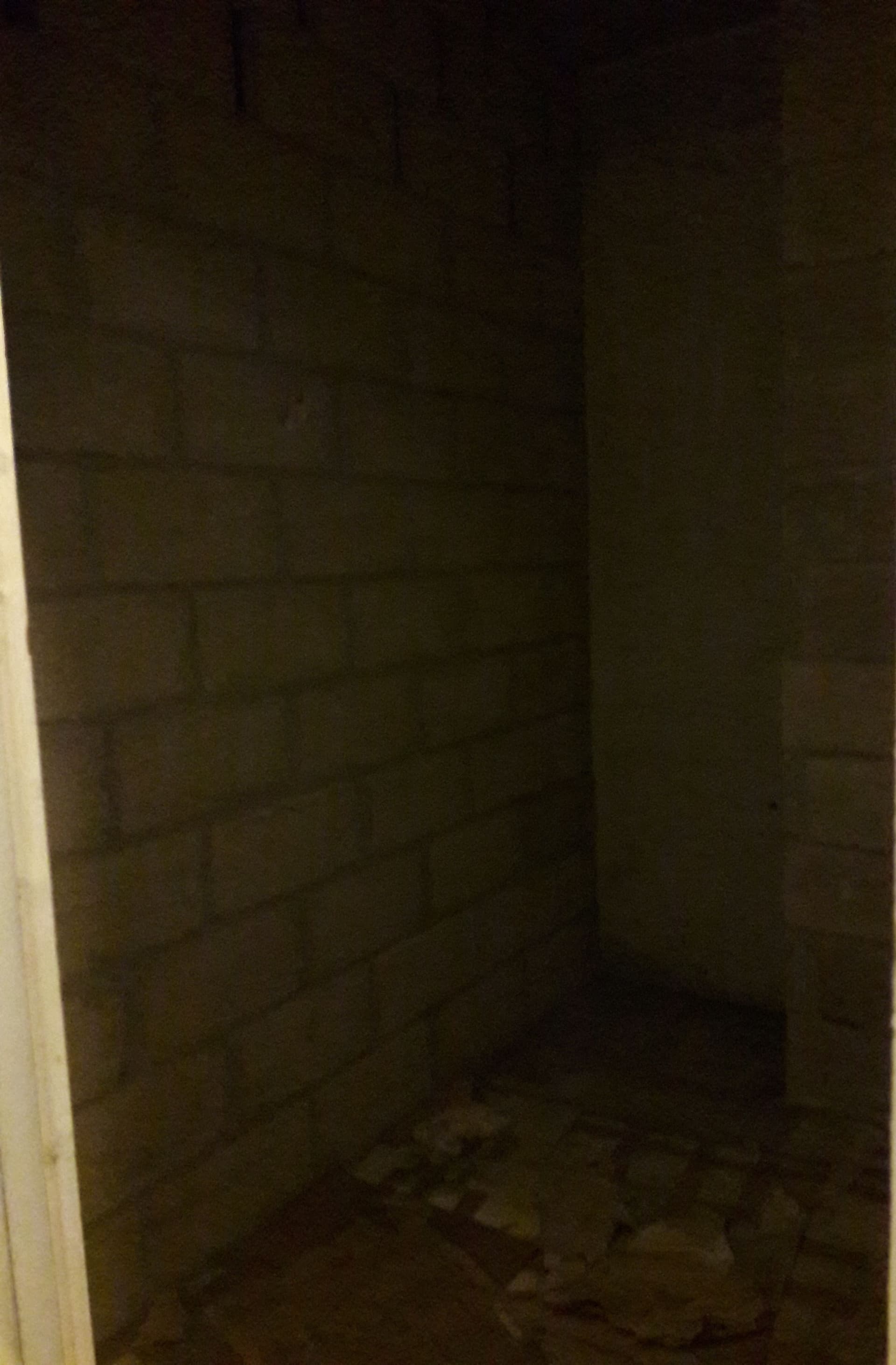 Loue cave Paris 14ème dans belle résidence très sécurisée