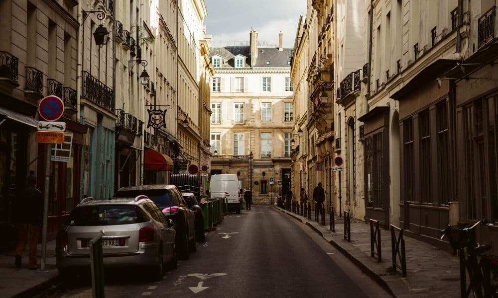 rue à sens unique dans Paris