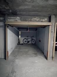Garage sous sol d'un immeuble