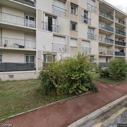 Grande cave sécurisée, facile d'accès et avec éclairage