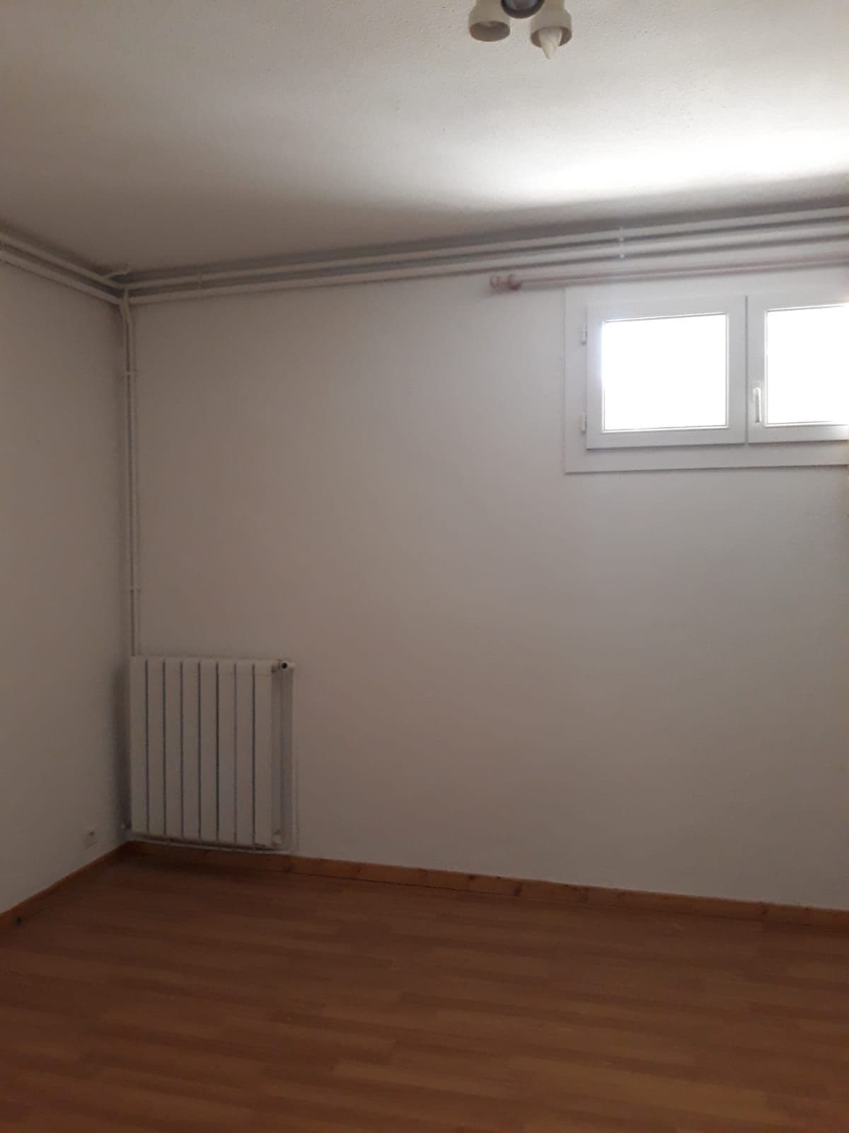 caves et pièces en entresol dans maison à louer