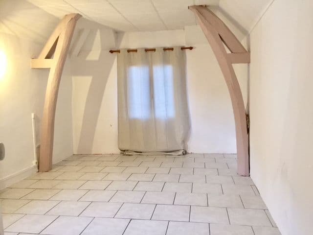 PIECE PRIVEE PROCHE MAINTENON