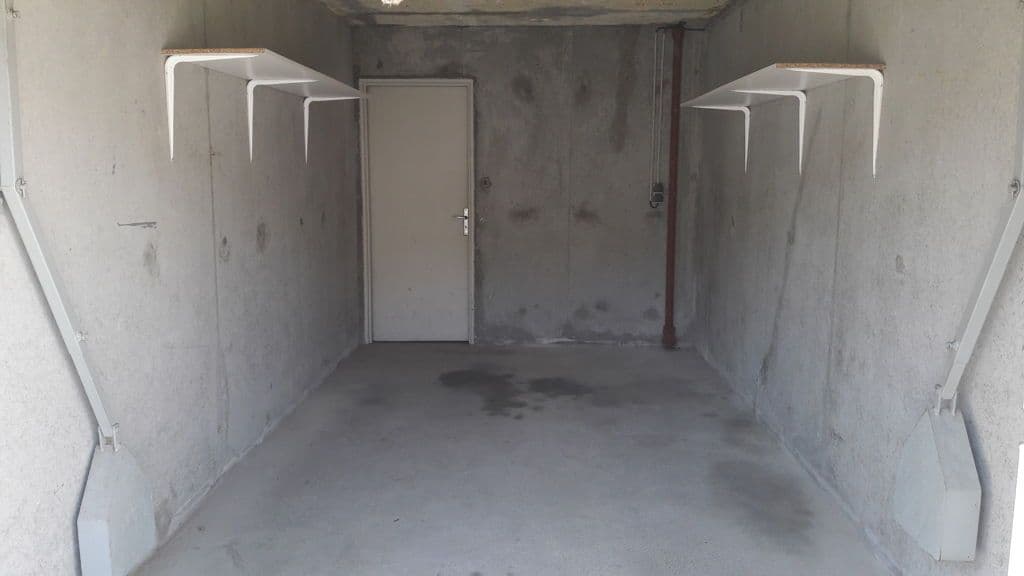 Garage/Box à louer avec prise et lumière