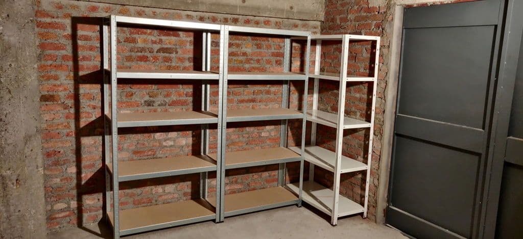 Cave saine avec porte blindée