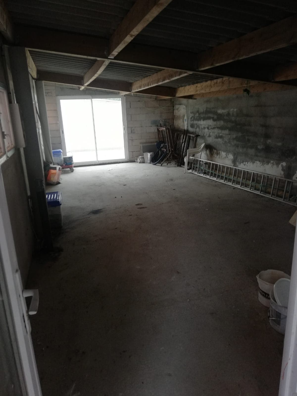 Zone de stockage 50m² avec eau & electricité