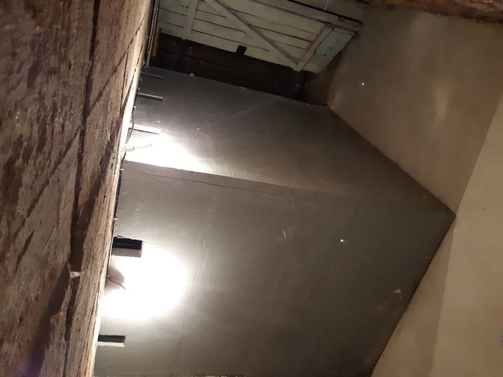 Cave Pereire Tocqueville 17ième sécurisée, sol refait