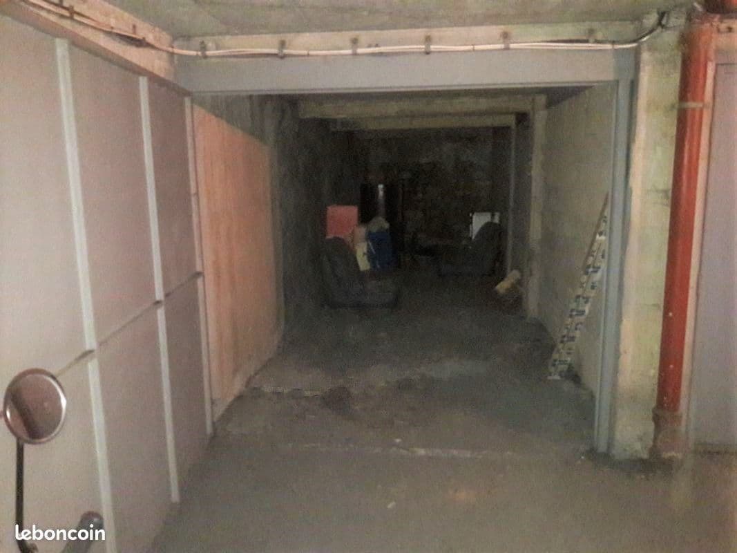 Double box fermé et sécurisé - Paris 20 em- 20 m²