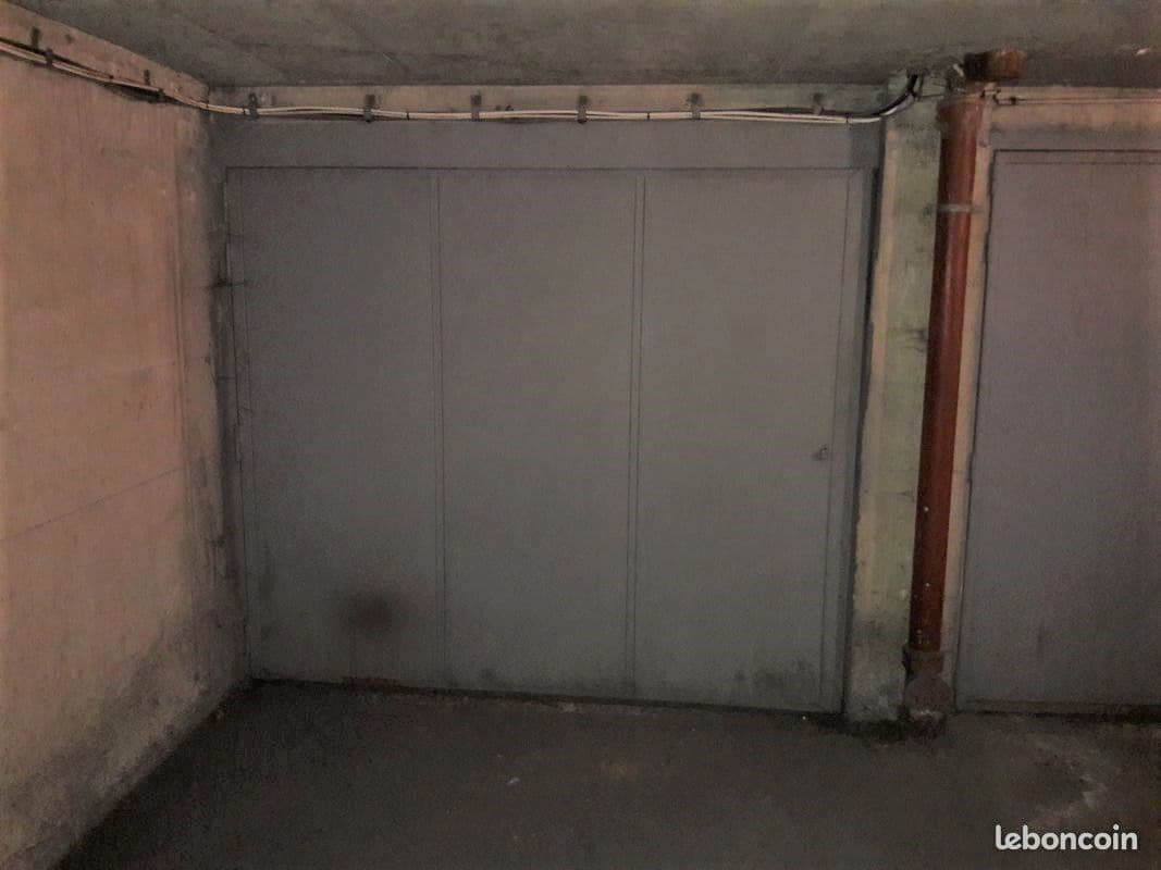 Double box fermé et sécurisé - Paris 20 em- 20 m²