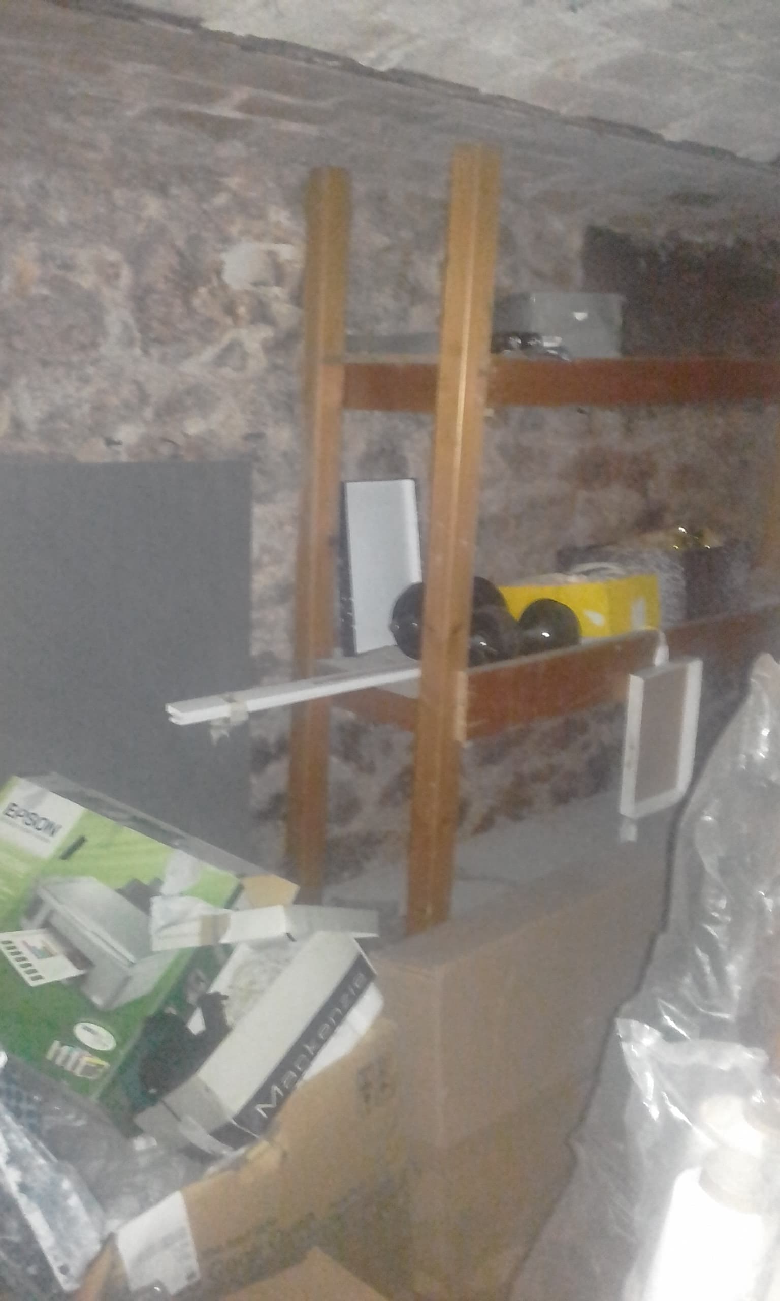 Cave à Clichy sécurisée et isolée avec étagere