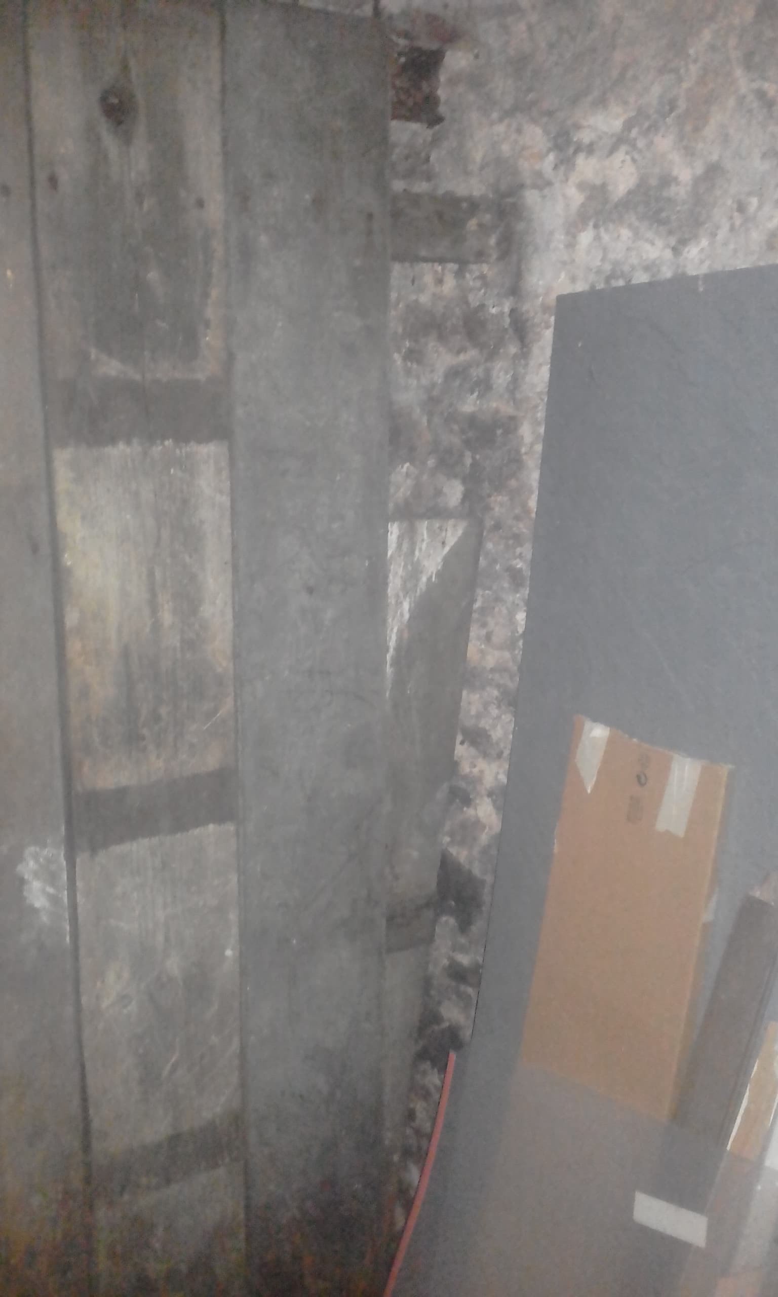 Cave à Clichy sécurisée et isolée avec étagere