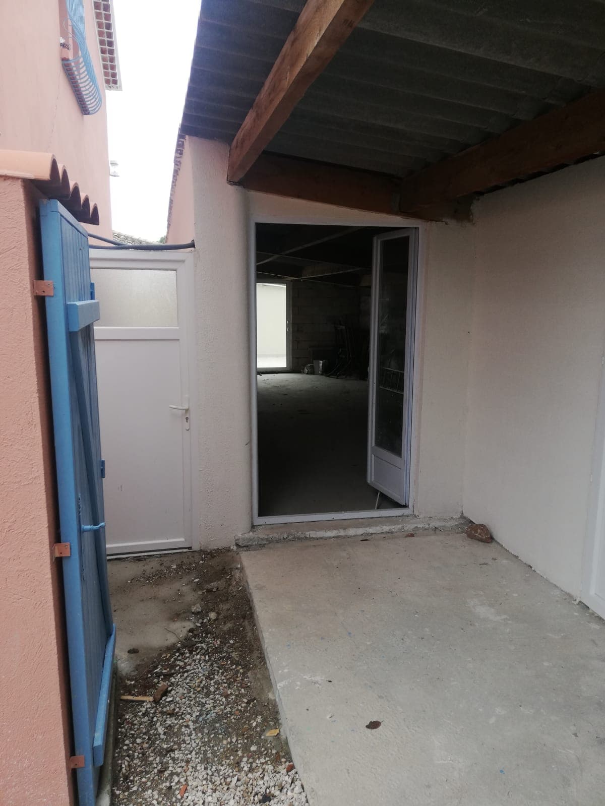 Zone de stockage 50m² avec eau & electricité