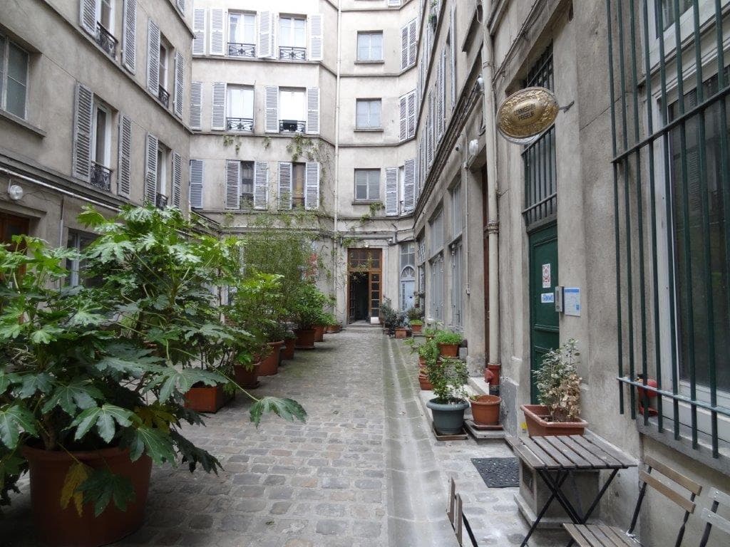 Cave, stockage, garde meuble sécurisé