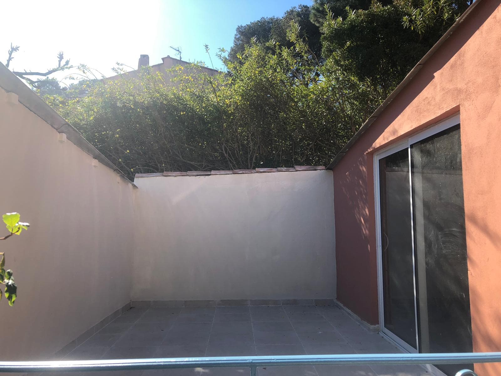 Zone de stockage 50m² avec eau & electricité