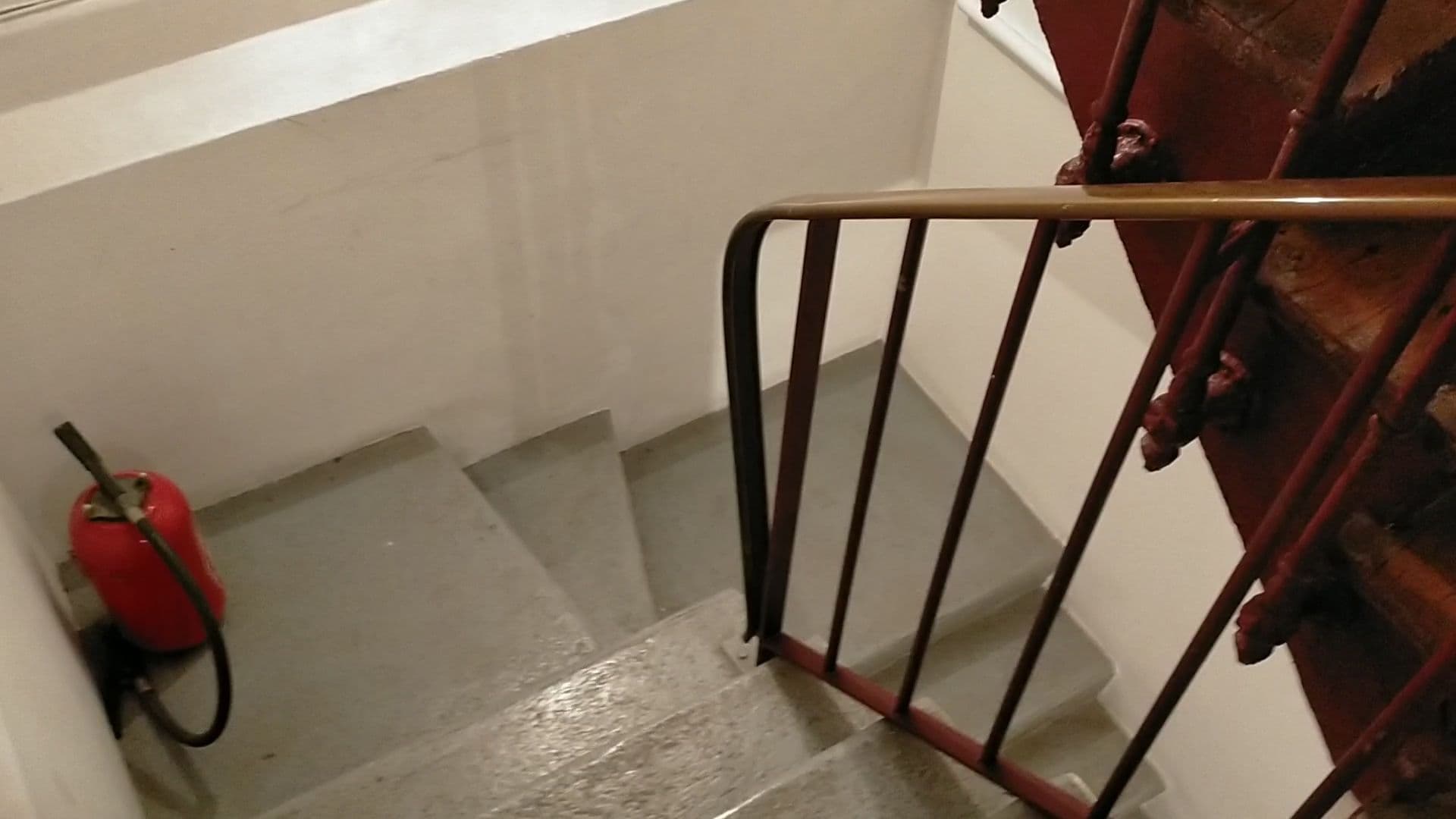 Rue de La Pompe, métro Victor Hugo, belle Cave, stockage, bo