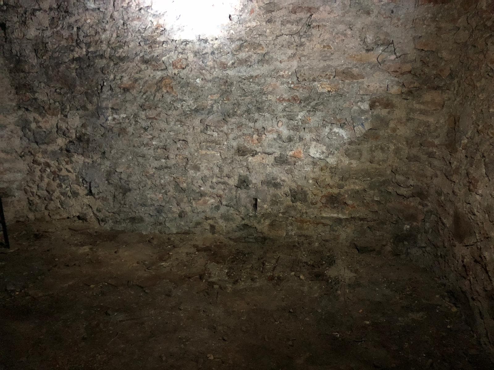 Cave saine a Paris Victor Hugo