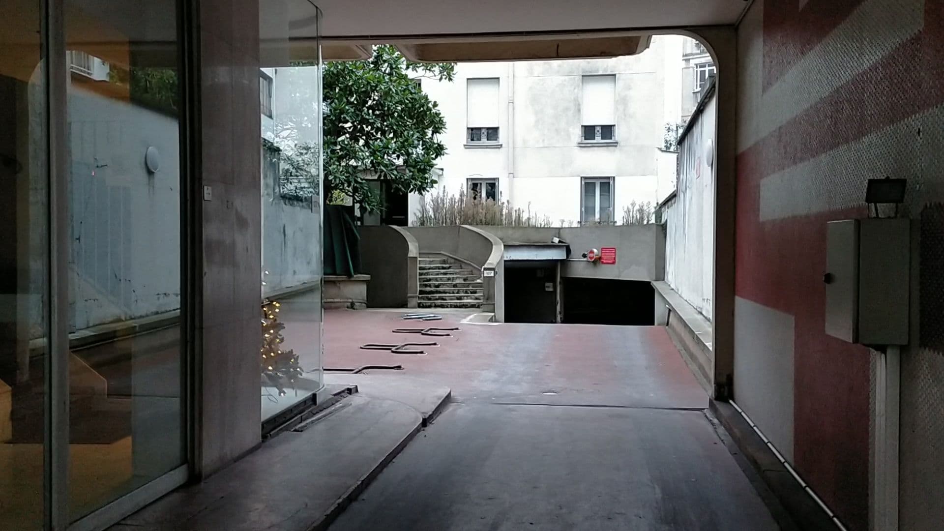 Rue de La Pompe, métro Victor Hugo, belle Cave, stockage, bo