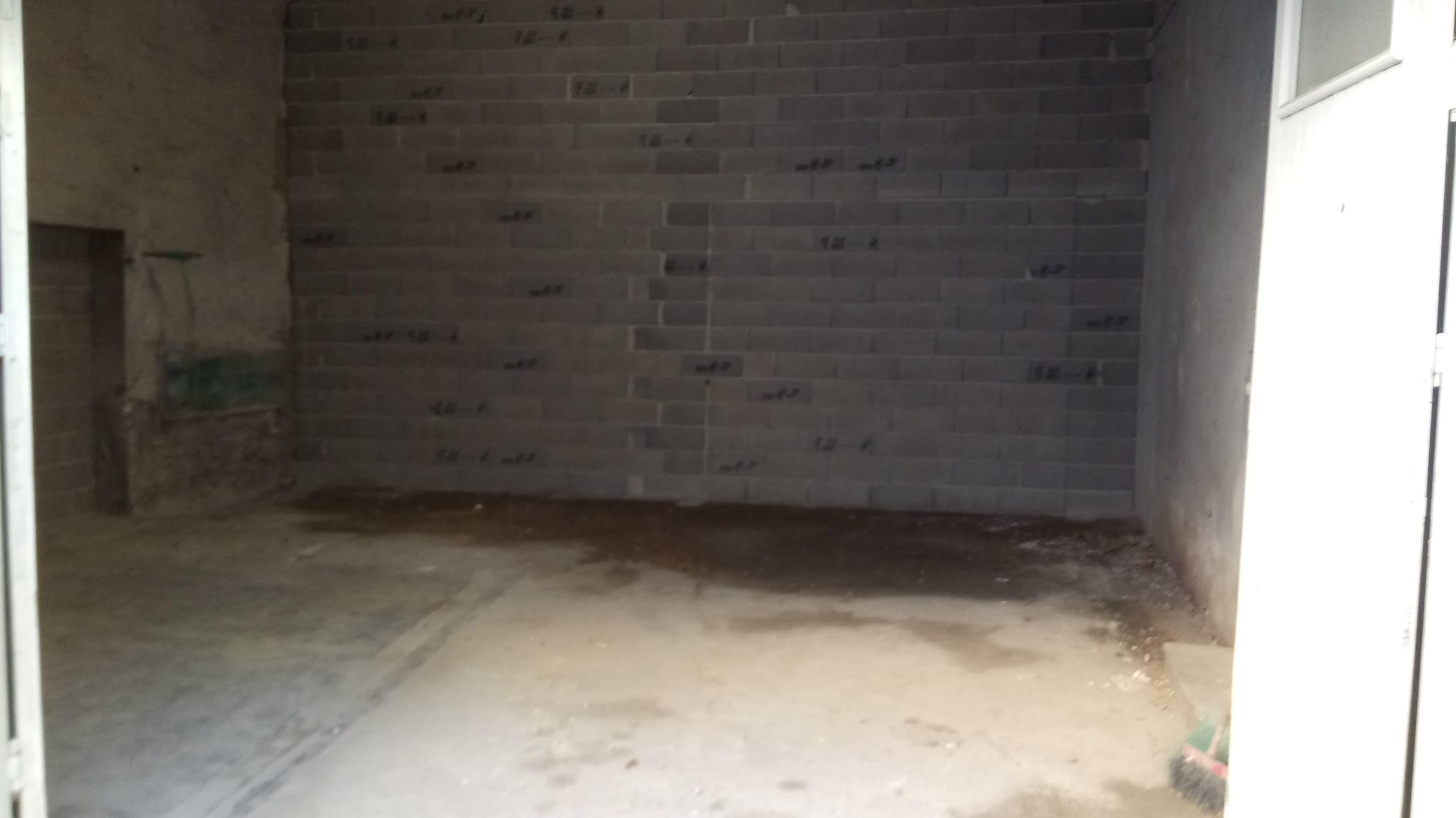 Garage / Hangar / Stockage / parking - 48m2 avec 5m de haut