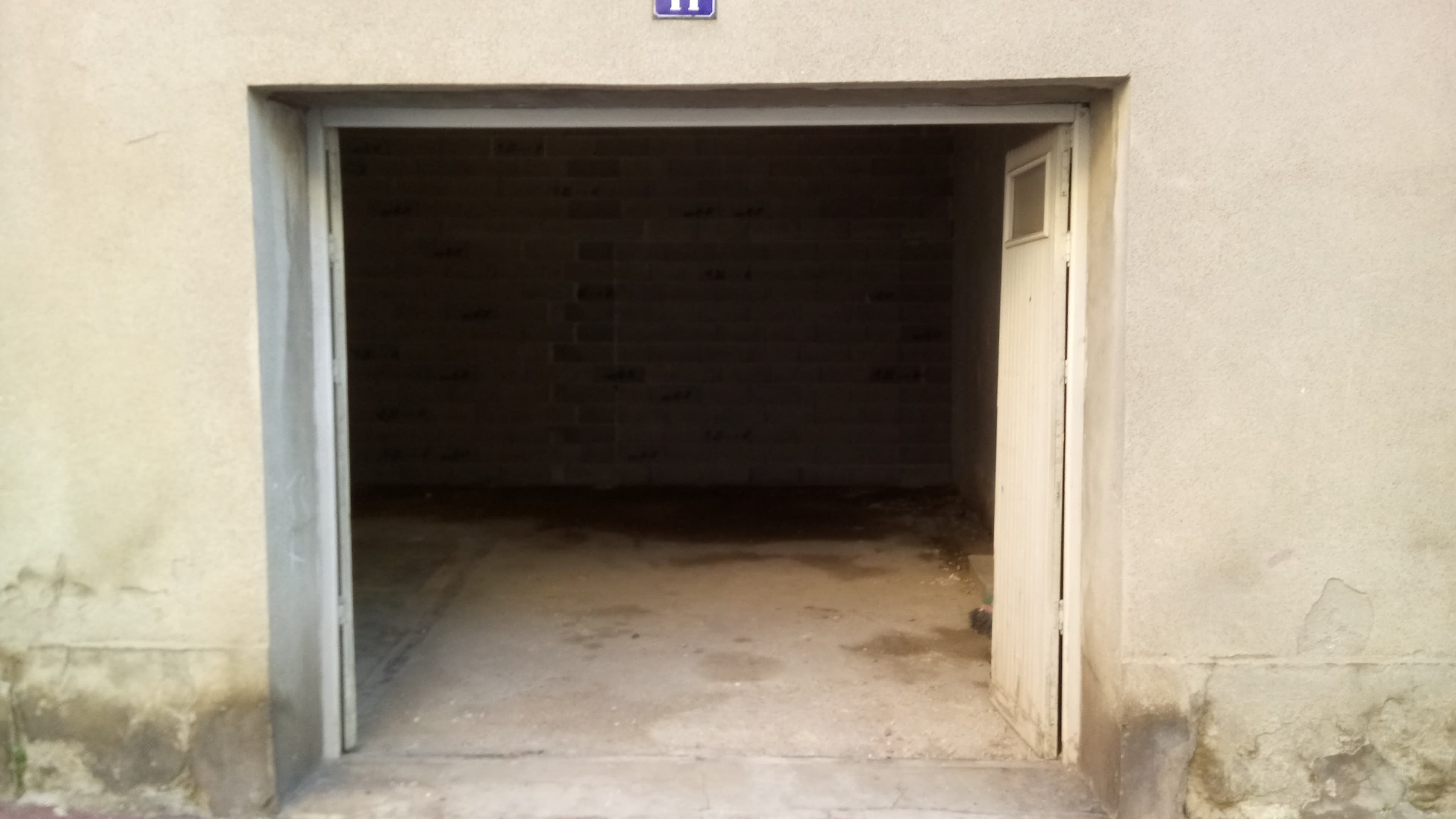 Garage / Hangar / Stockage / parking - 48m2 avec 5m de haut