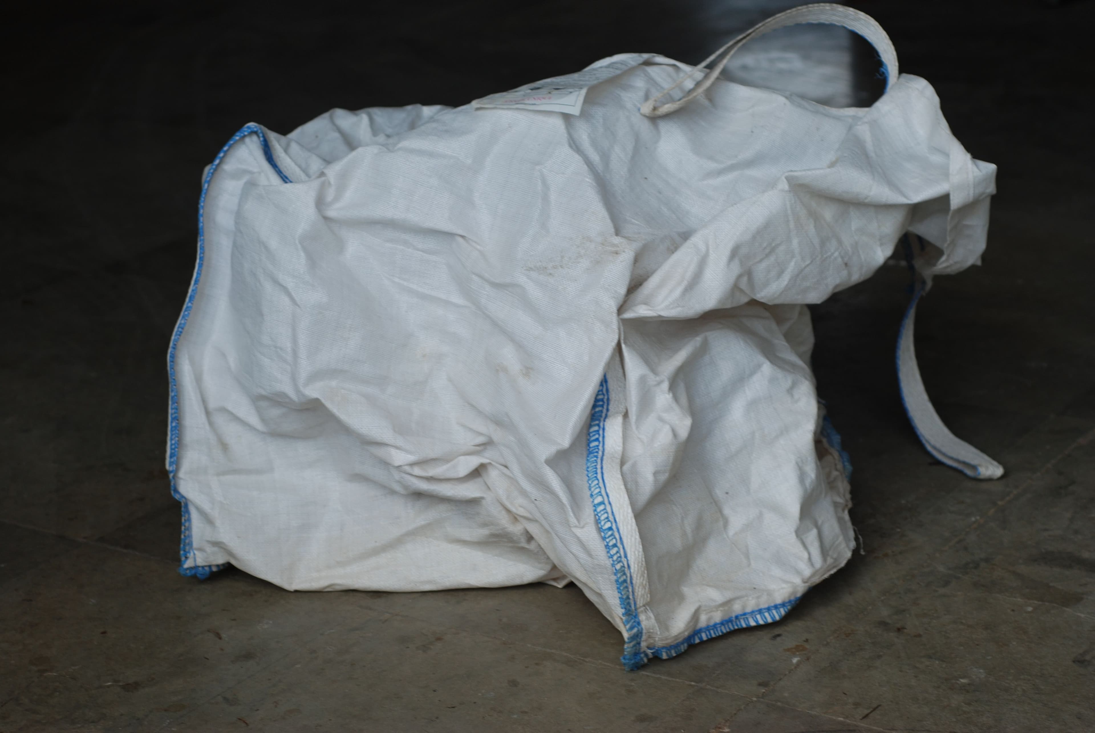 Espace de stockage 120 m² à l'étage à 5 m hauteur + parking