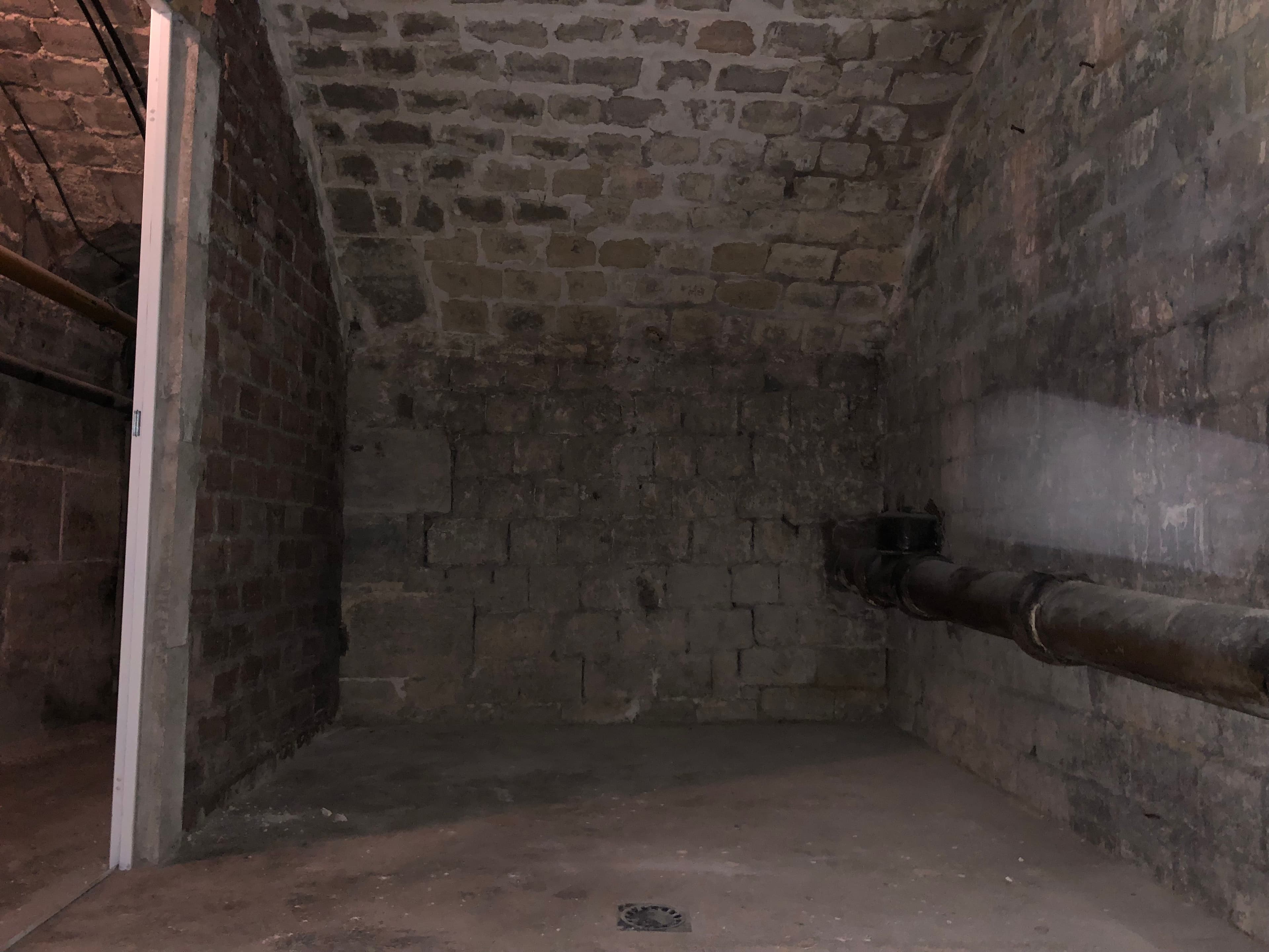 Cave centre de Paris