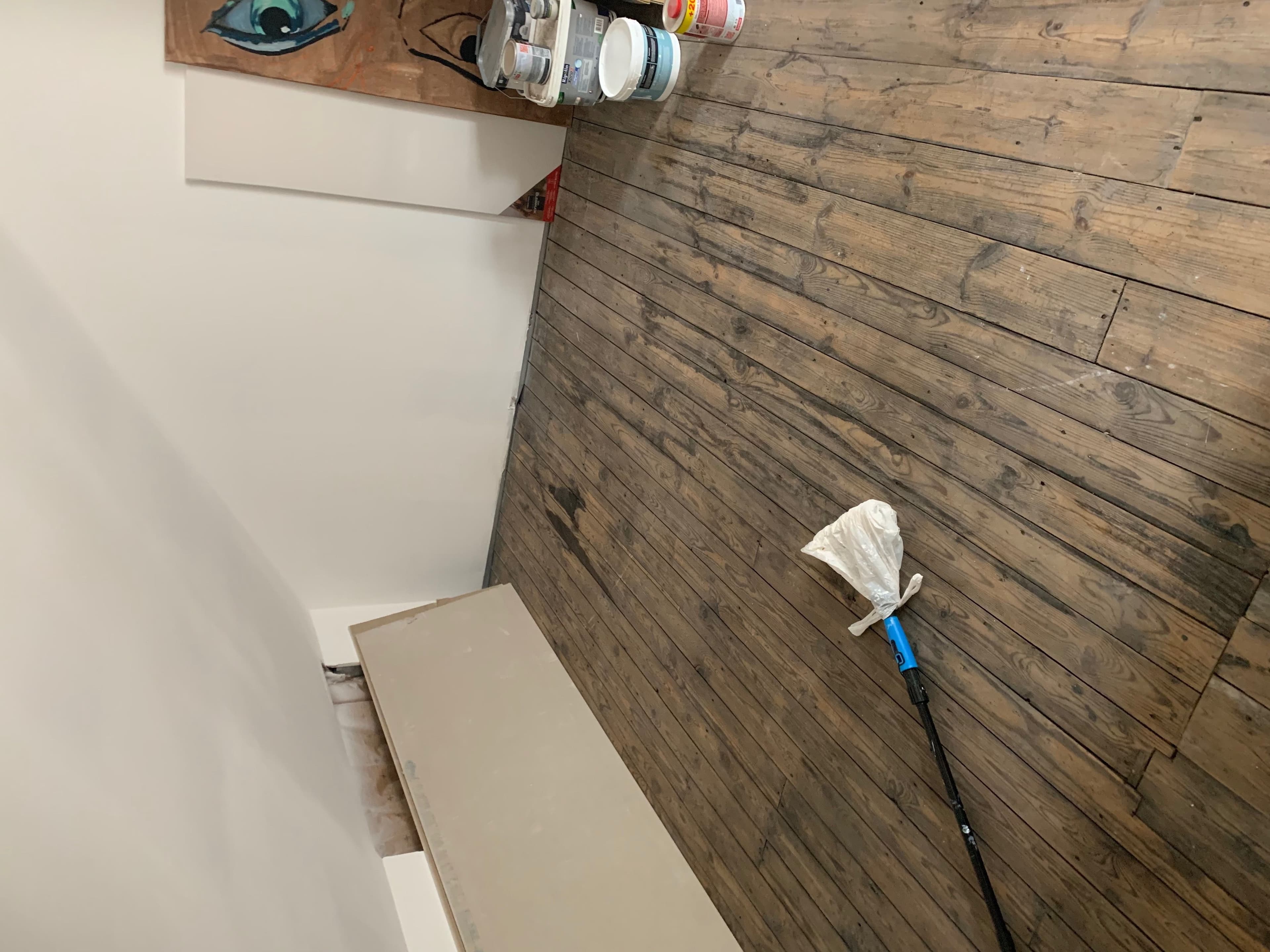 PIÈCE AVEC LUMIERE PROPRE