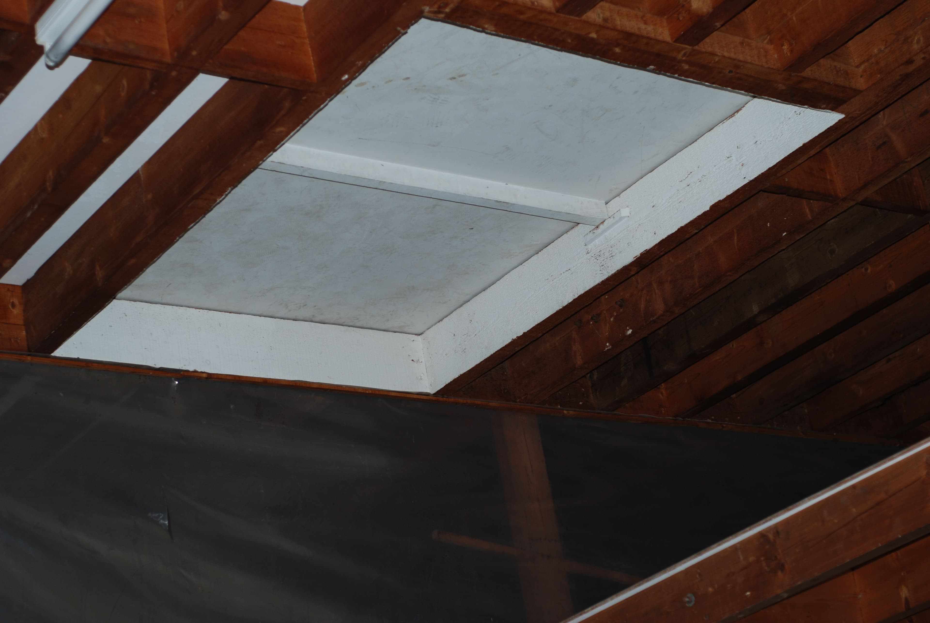 Espace de stockage 120 m² à l'étage à 5 m hauteur + parking