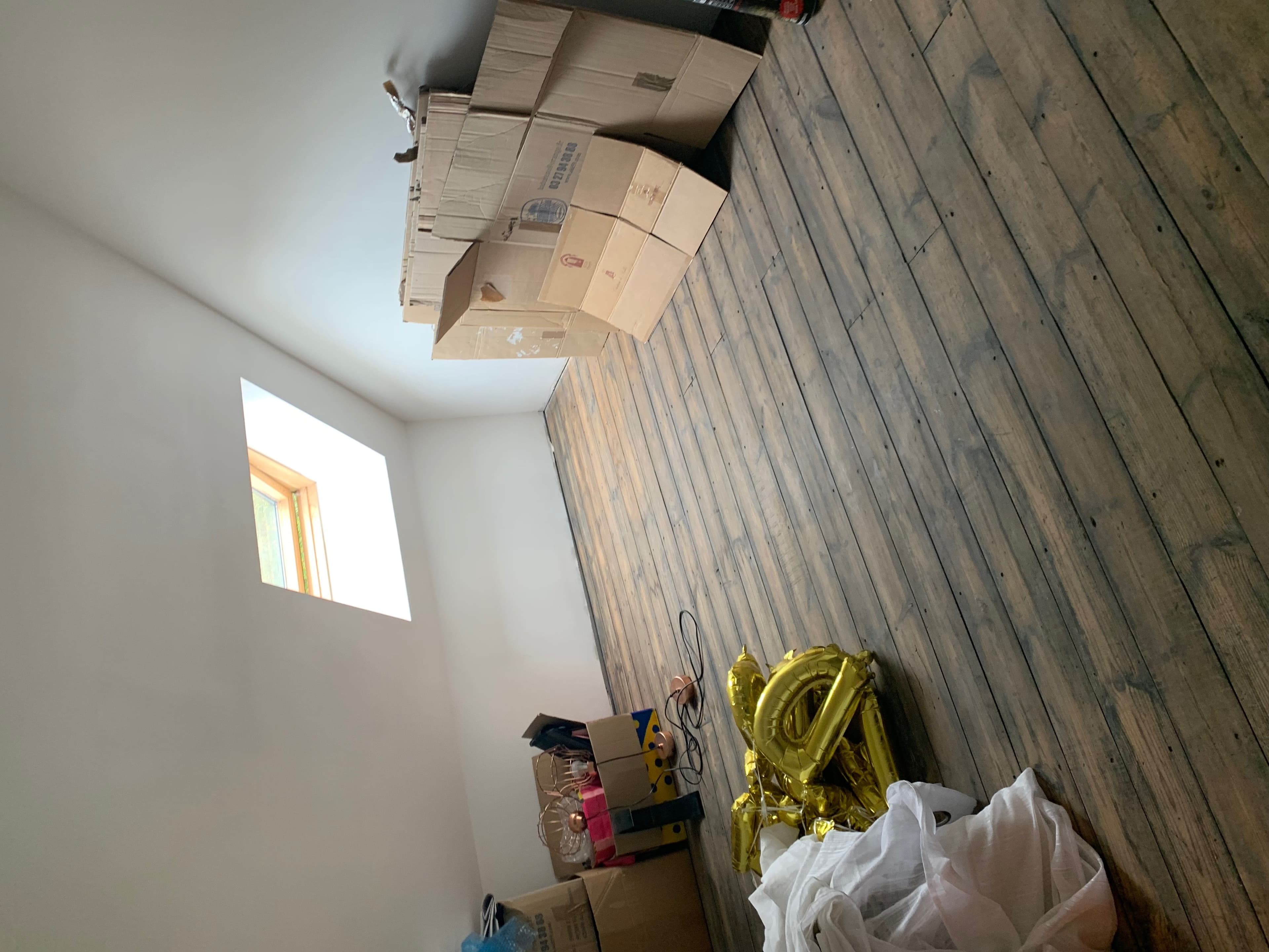 PIÈCE AVEC LUMIERE PROPRE