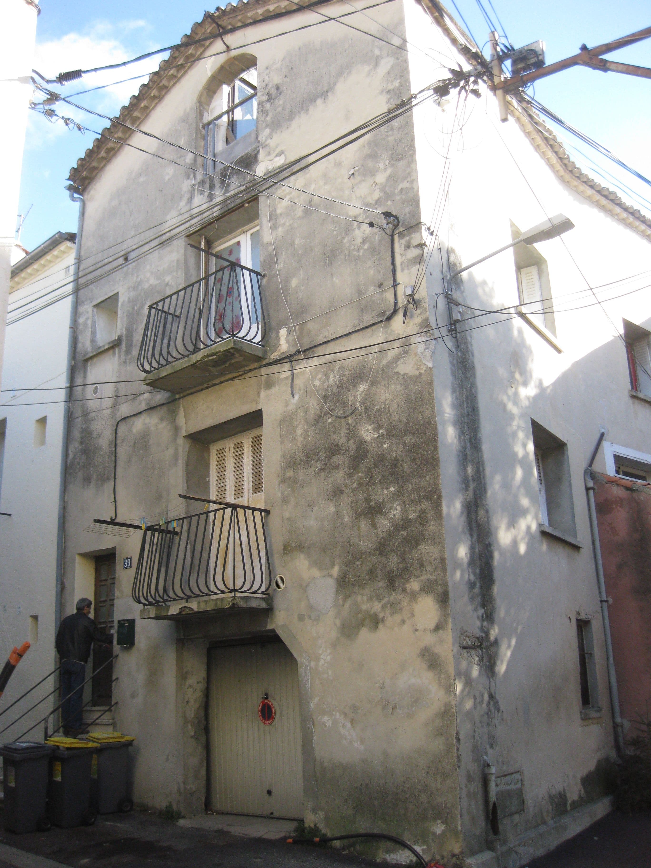 garage en rdc d une maison de ville ,