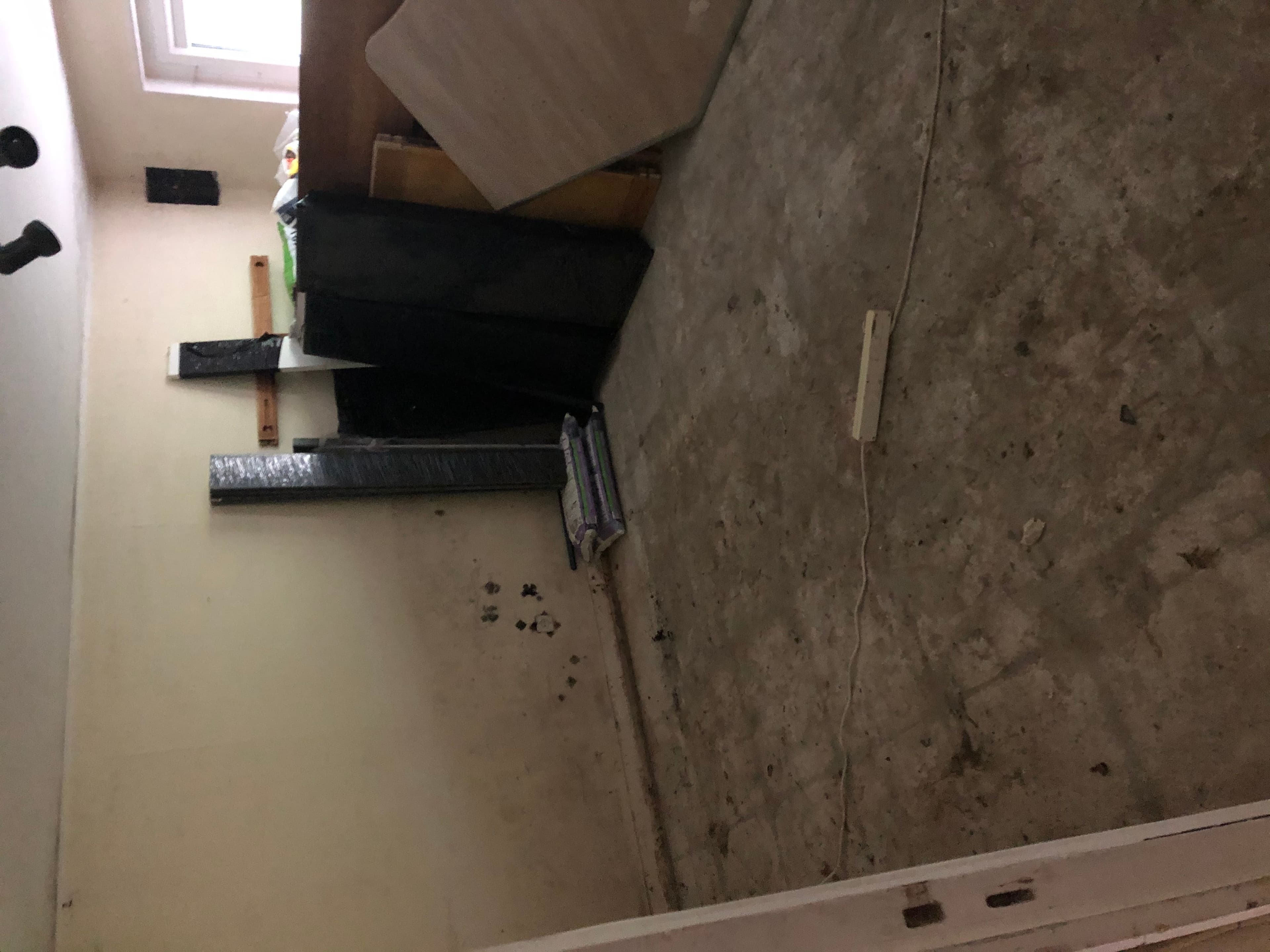 Sous sol garage facile d'accès via rampe.