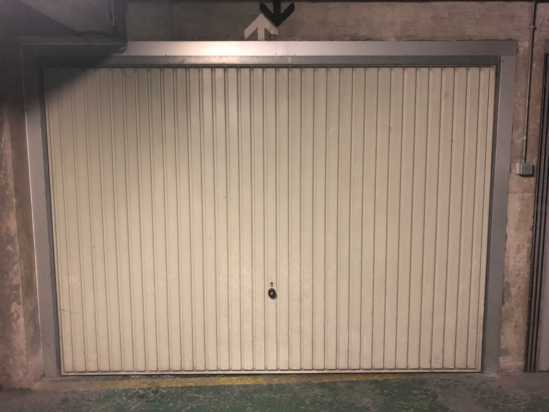 Box a Paris sécurisé par caméras et bien entretenu