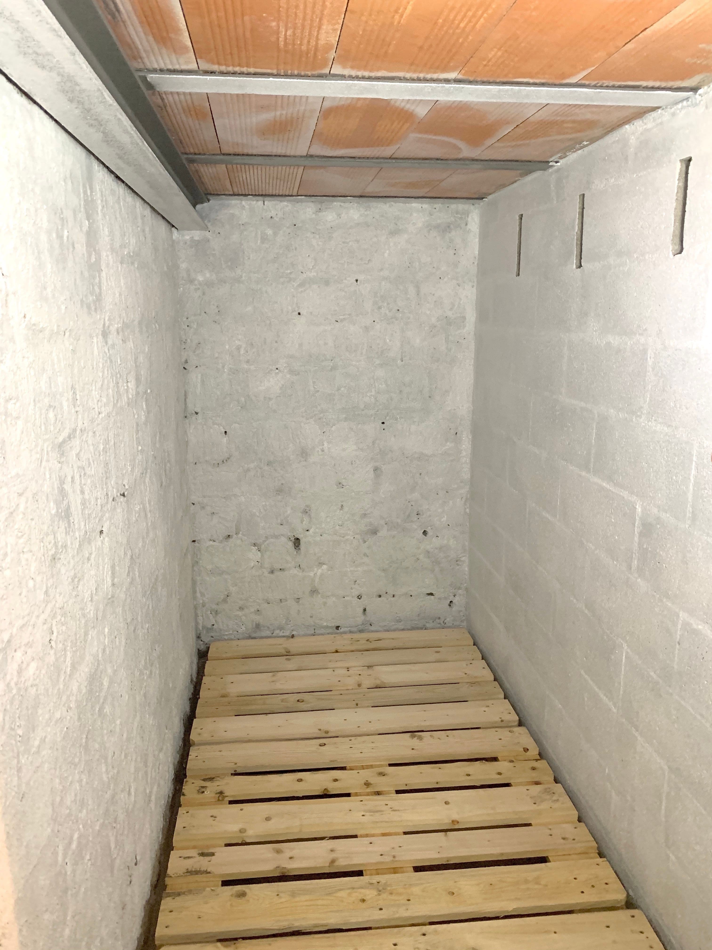 Proche République - Jolie cave à louer de 4m²