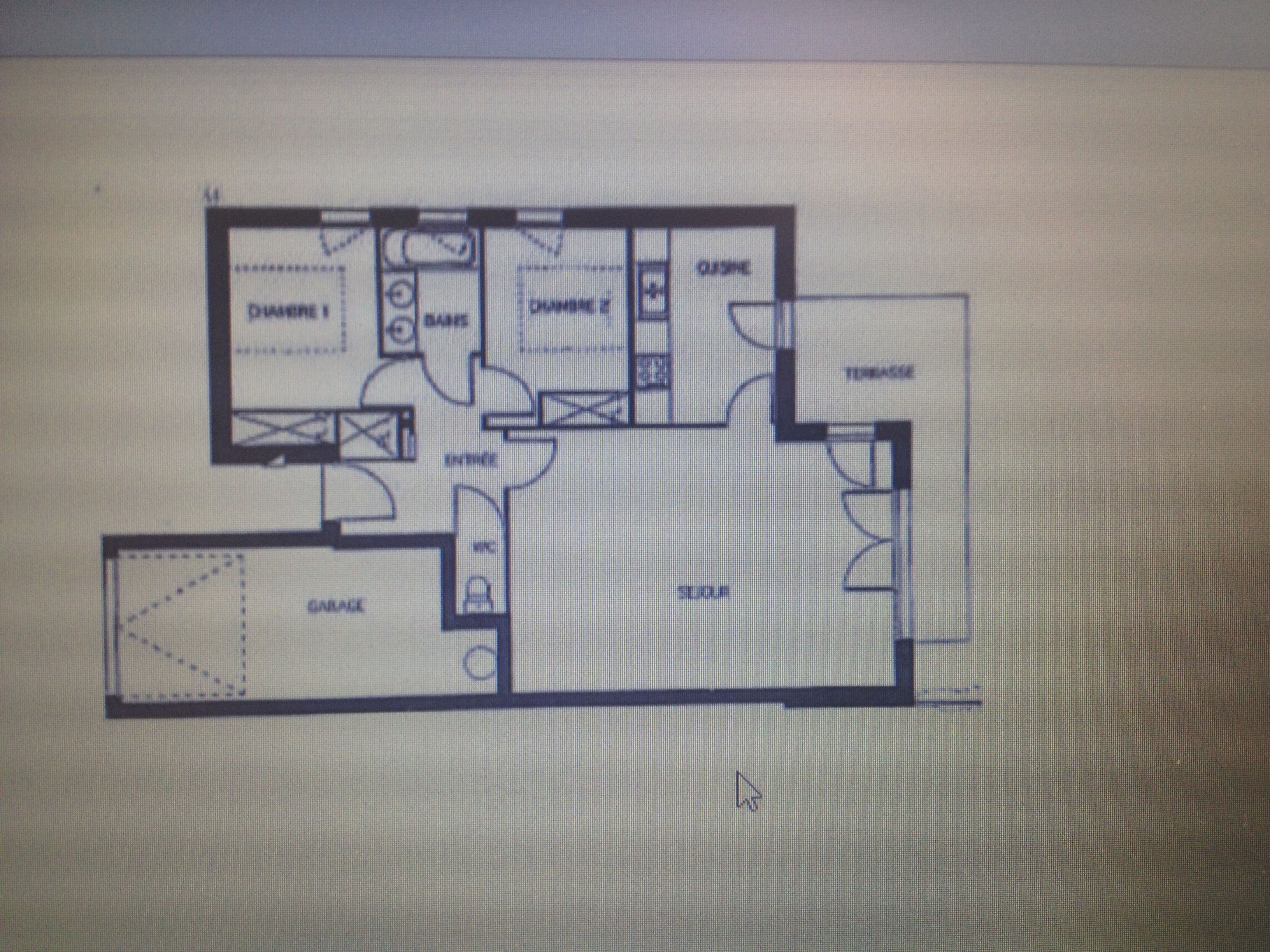 Garage privé fermé dans résidence sécurisée avec gardien
