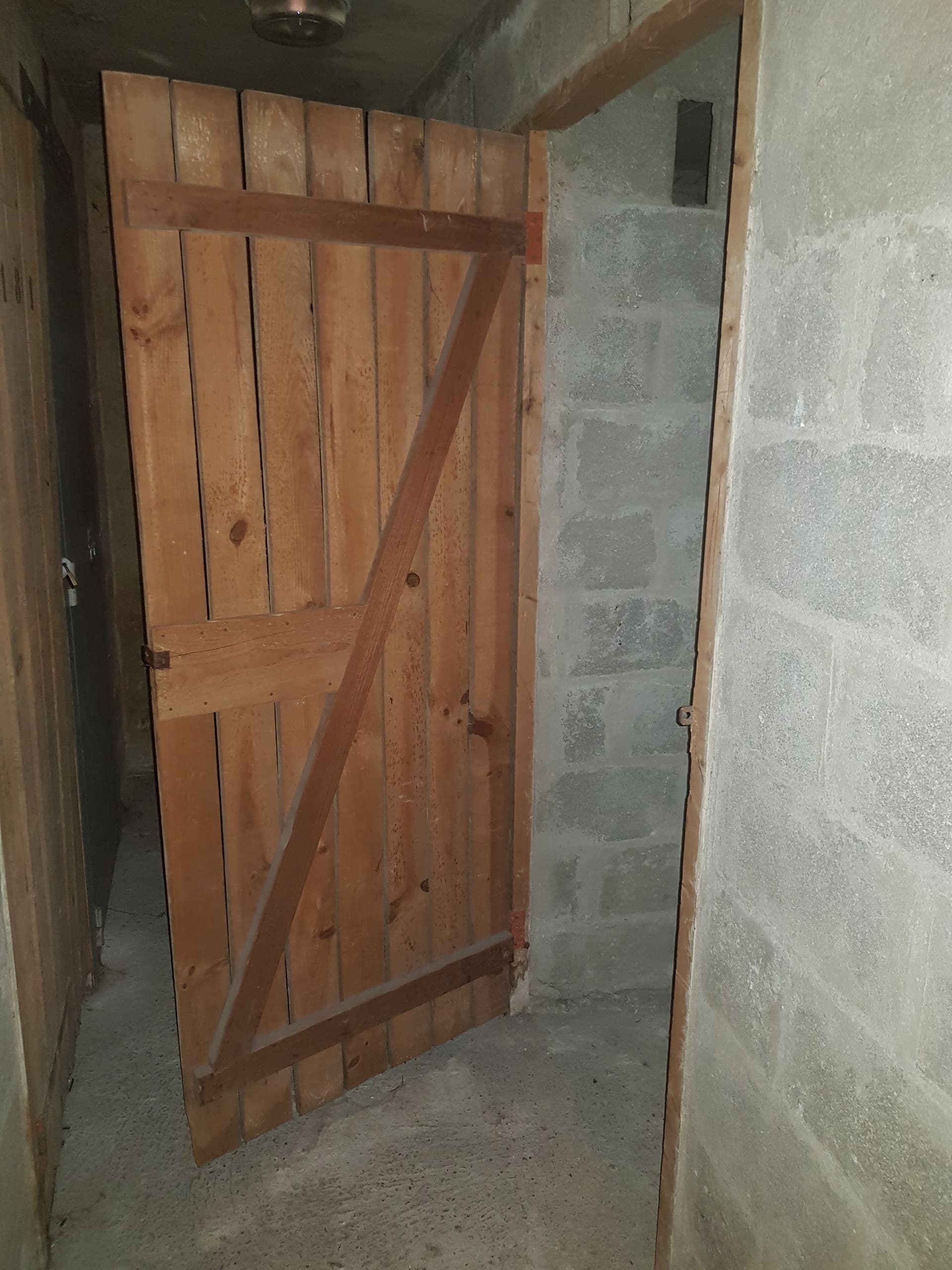 Petite cave à louer dans une résidence sécurisée - Paris 19e