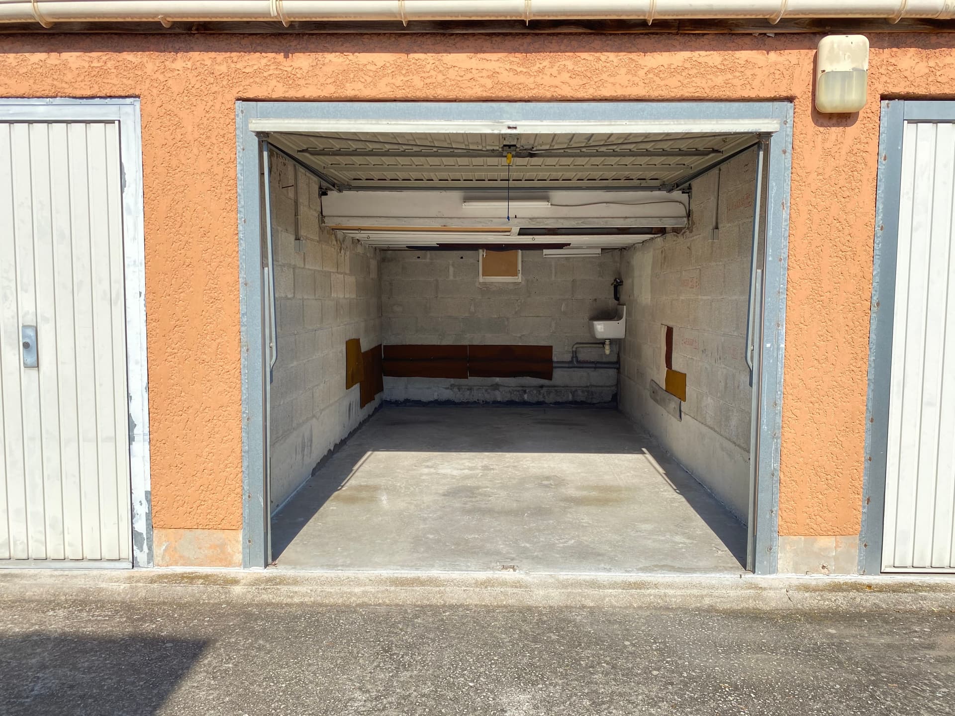 Box garage
