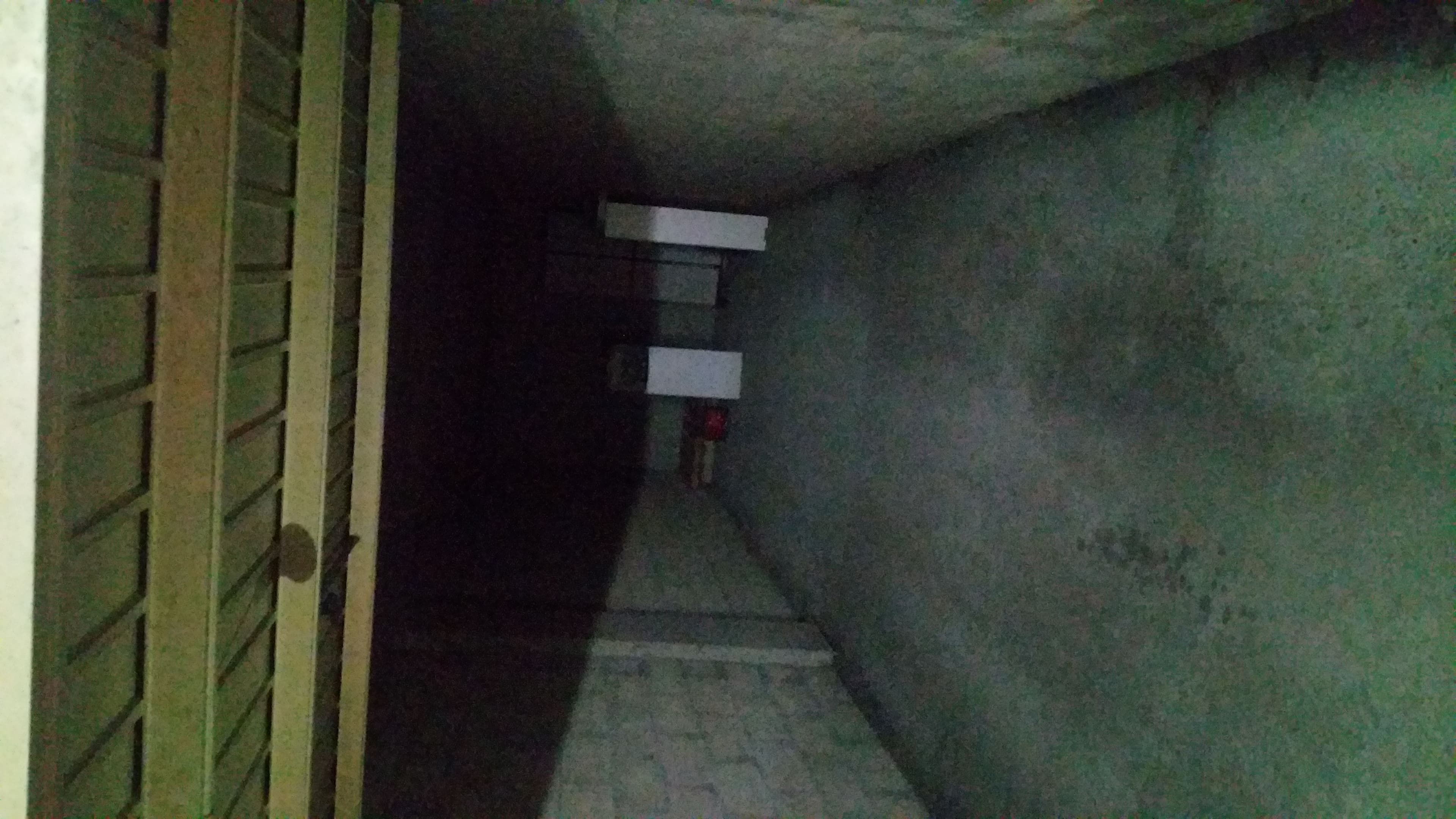 Grand garage double de 24m2 sécurisé.