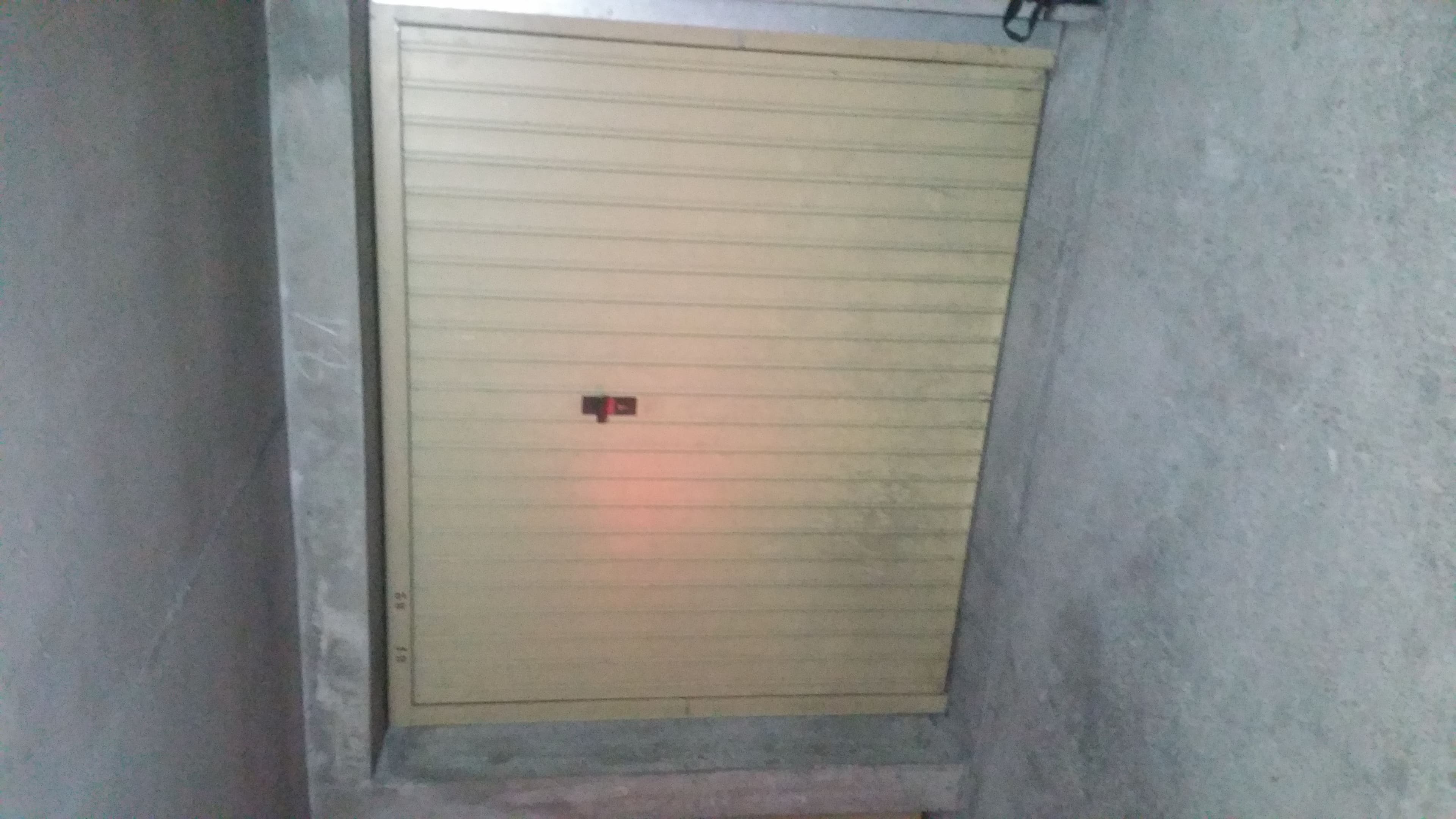 Grand garage double de 24m2 sécurisé.