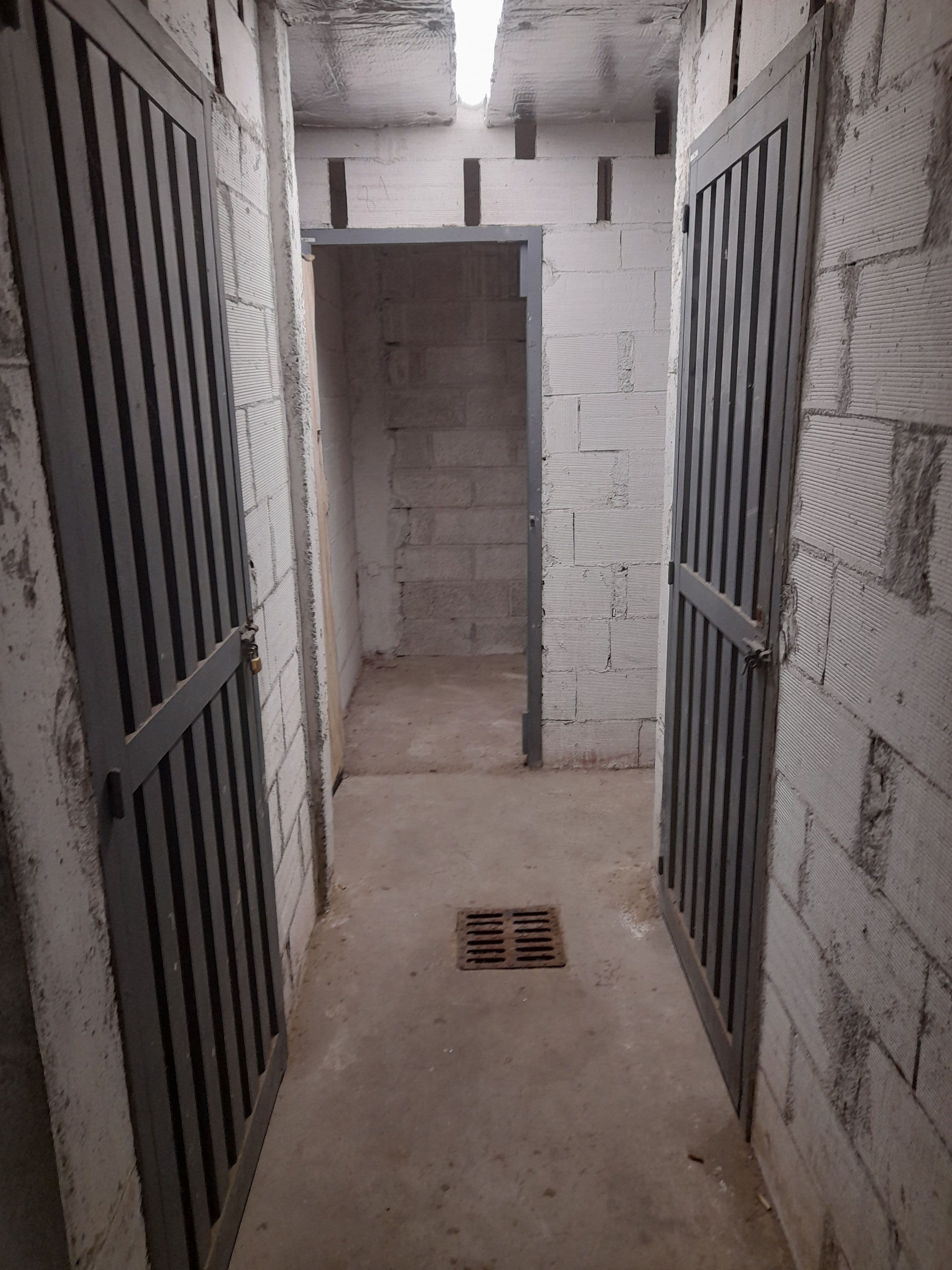 Cave individuelle , sécurisée.