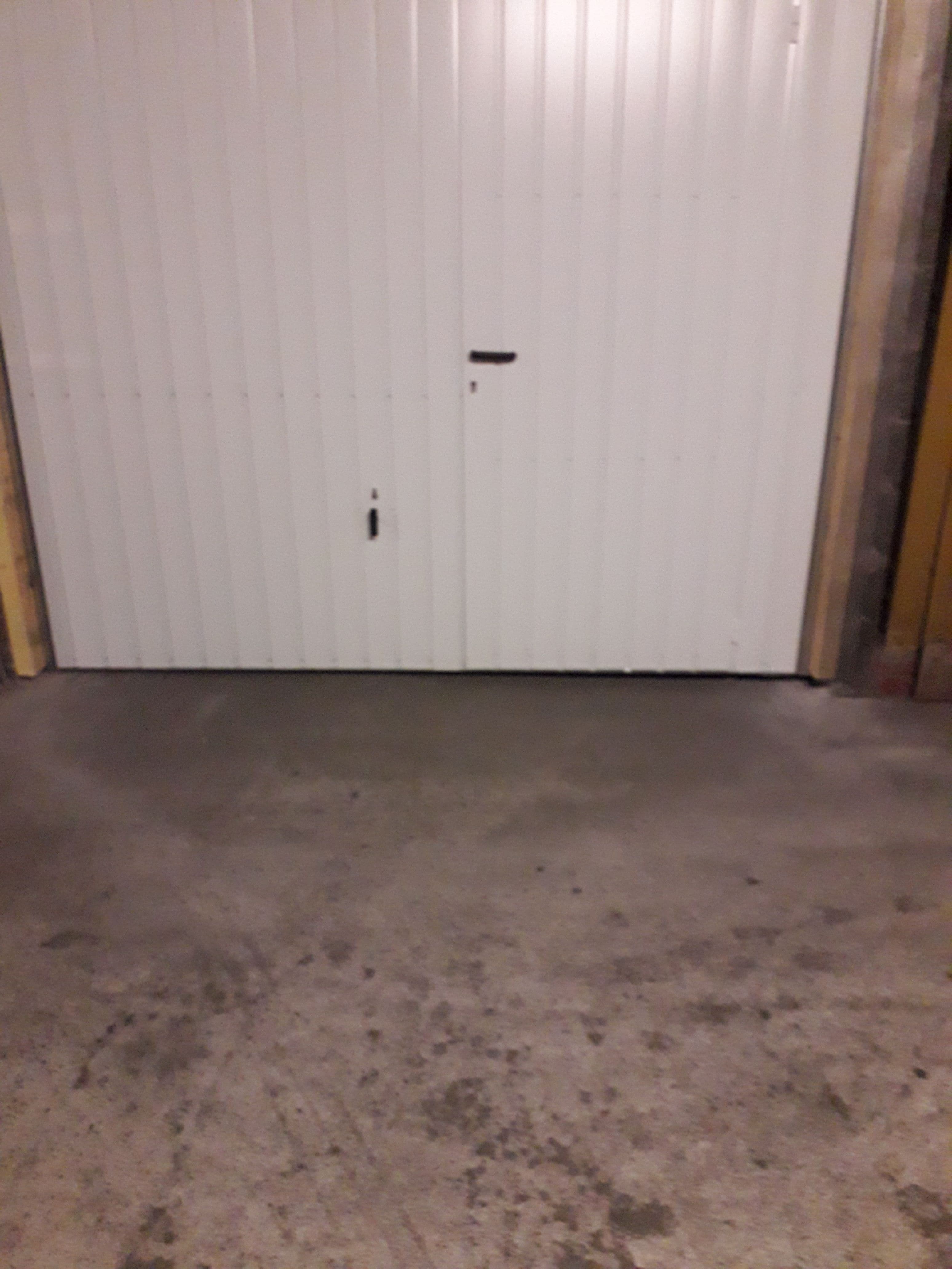 BOX 15 M2 ULTRA SECURISE A L INTERIEUR D UNE RESIDENCE RARE