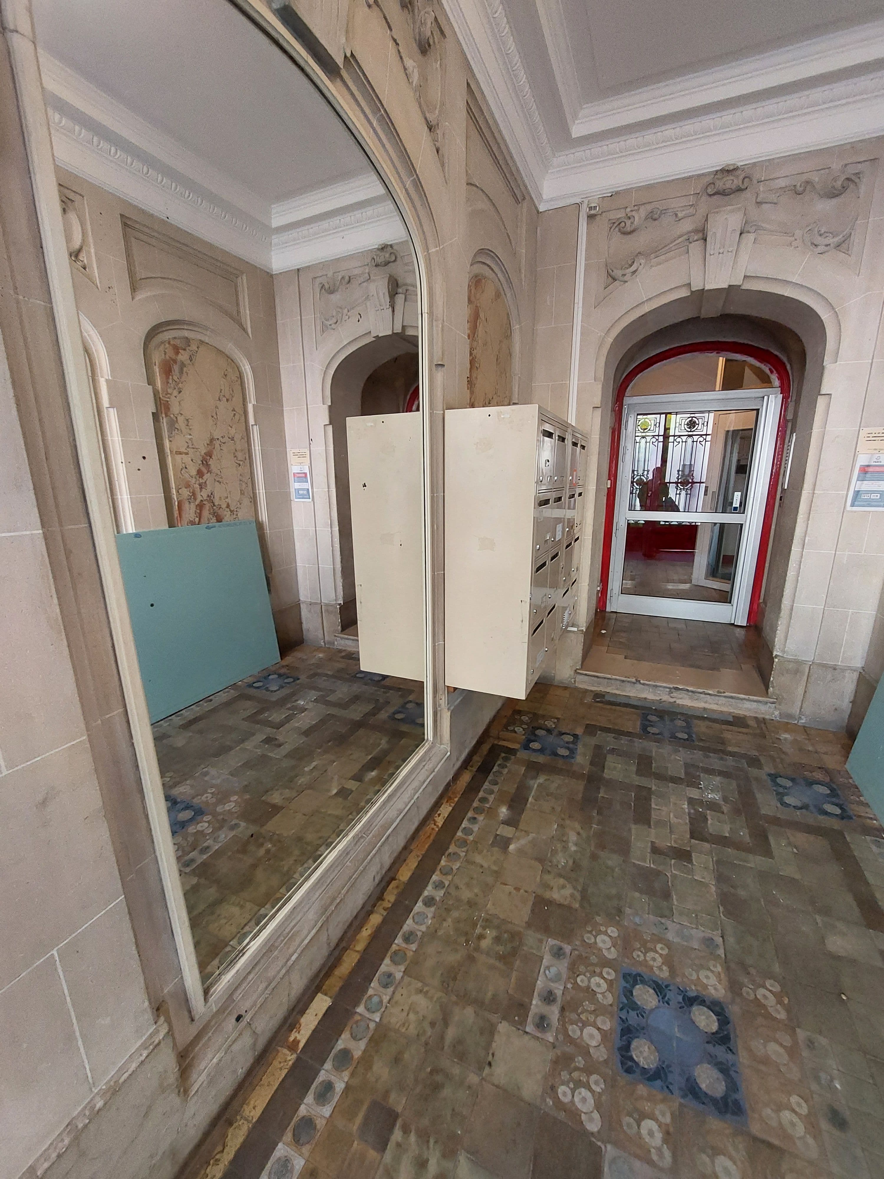 Cave spacieuse et secirisee