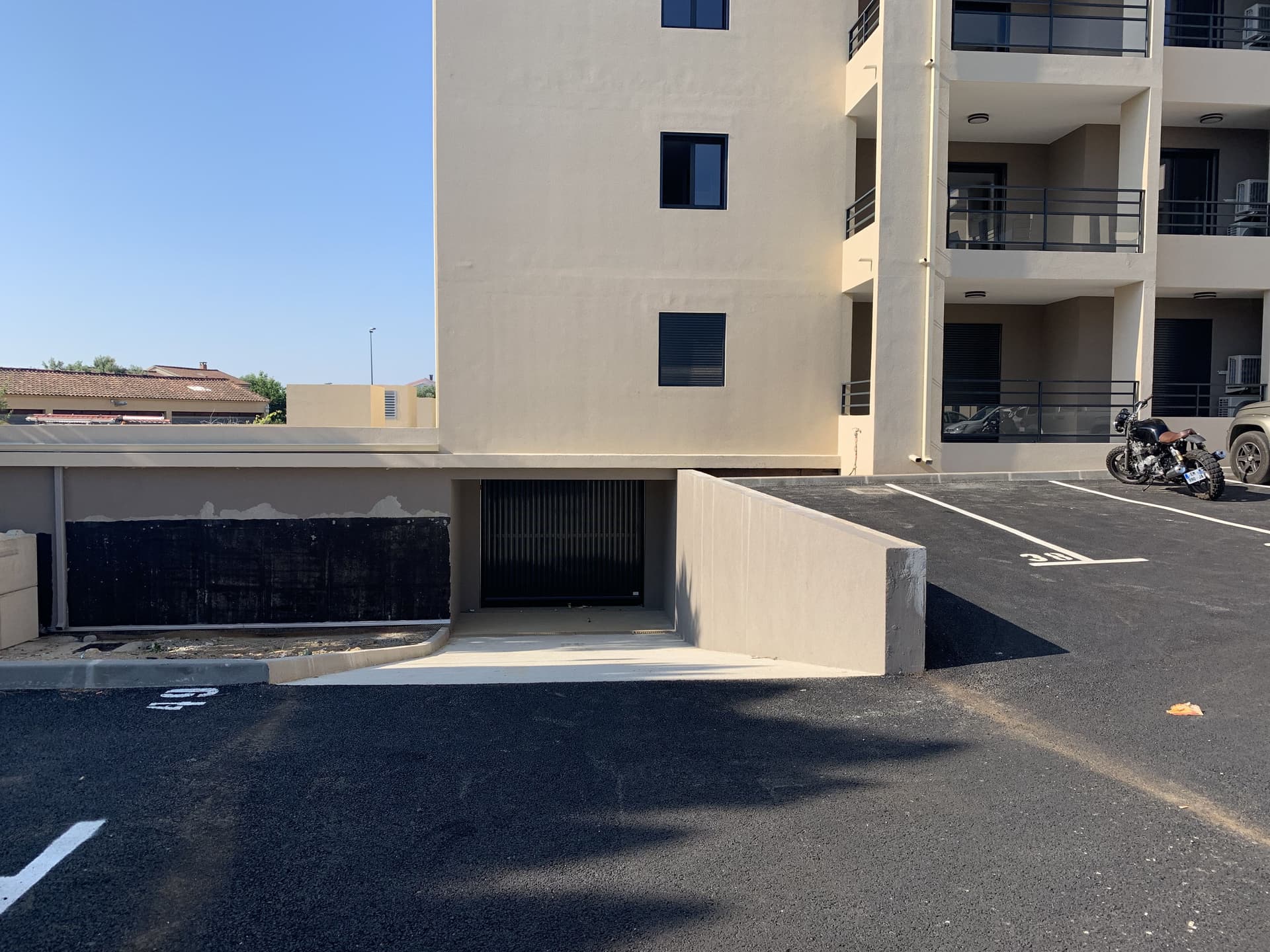 Garage 15.5 m2 sécurisé dans résidence neuve