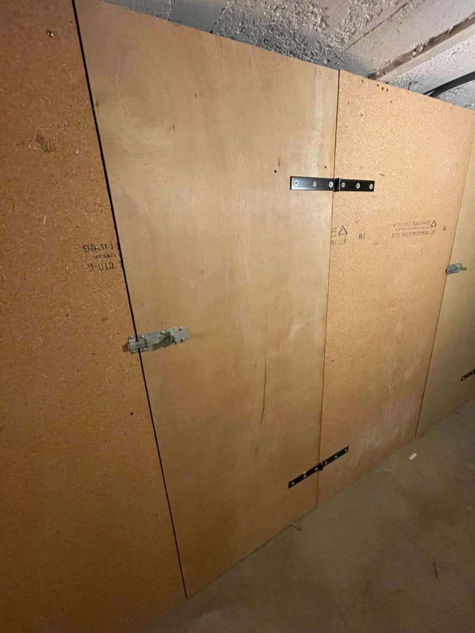 Cave de stockage propre et sécurisé avec électricité