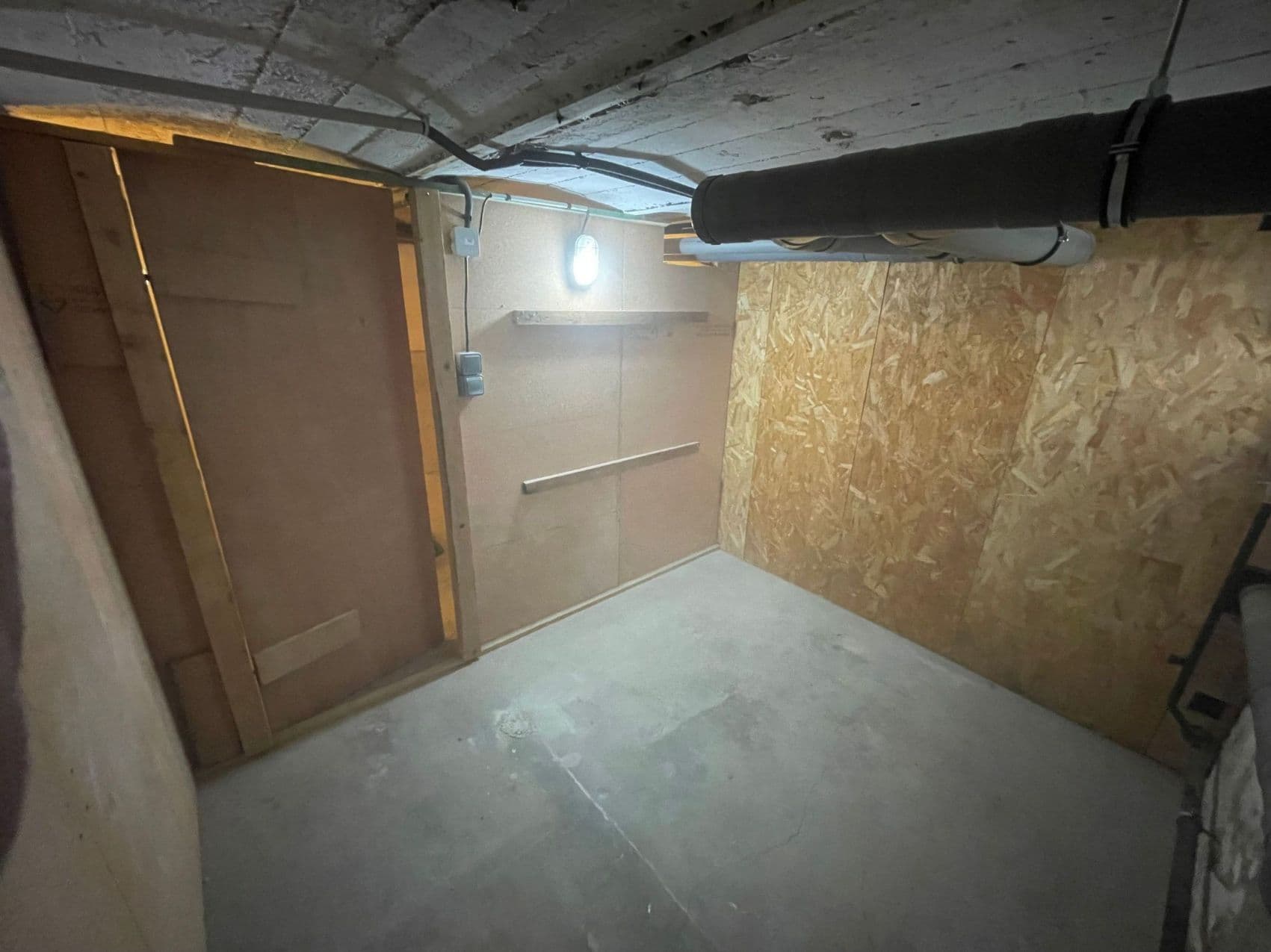 Cave de stockage propre et sécurisé avec électricité