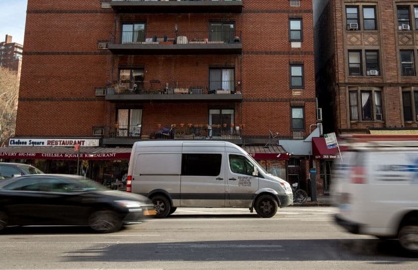 vehicule utilitaire en ville
