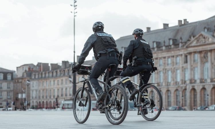 policiers à vélo
