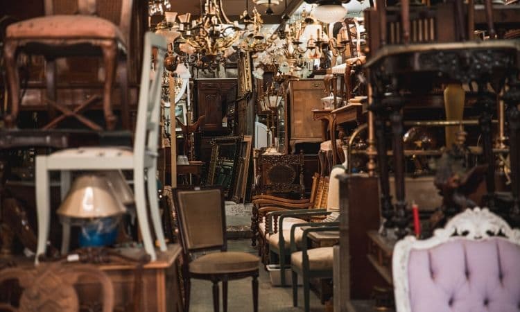 meubles récupérés par une association